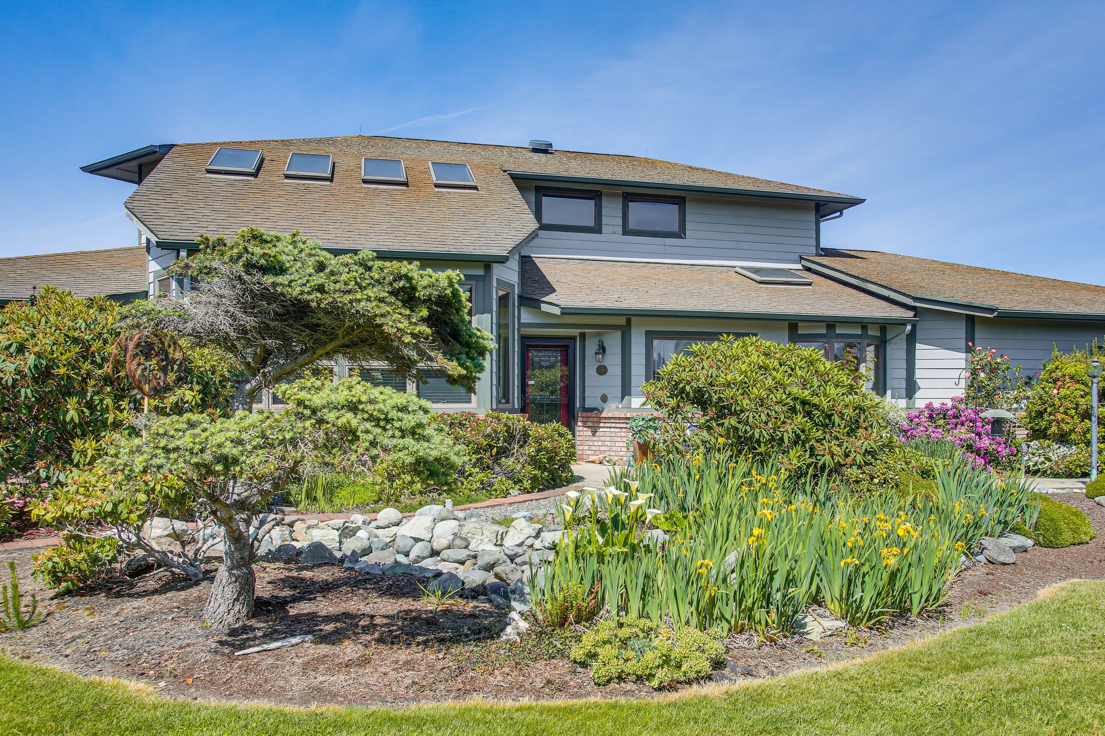 Exterior | 2 Mi to Seashore