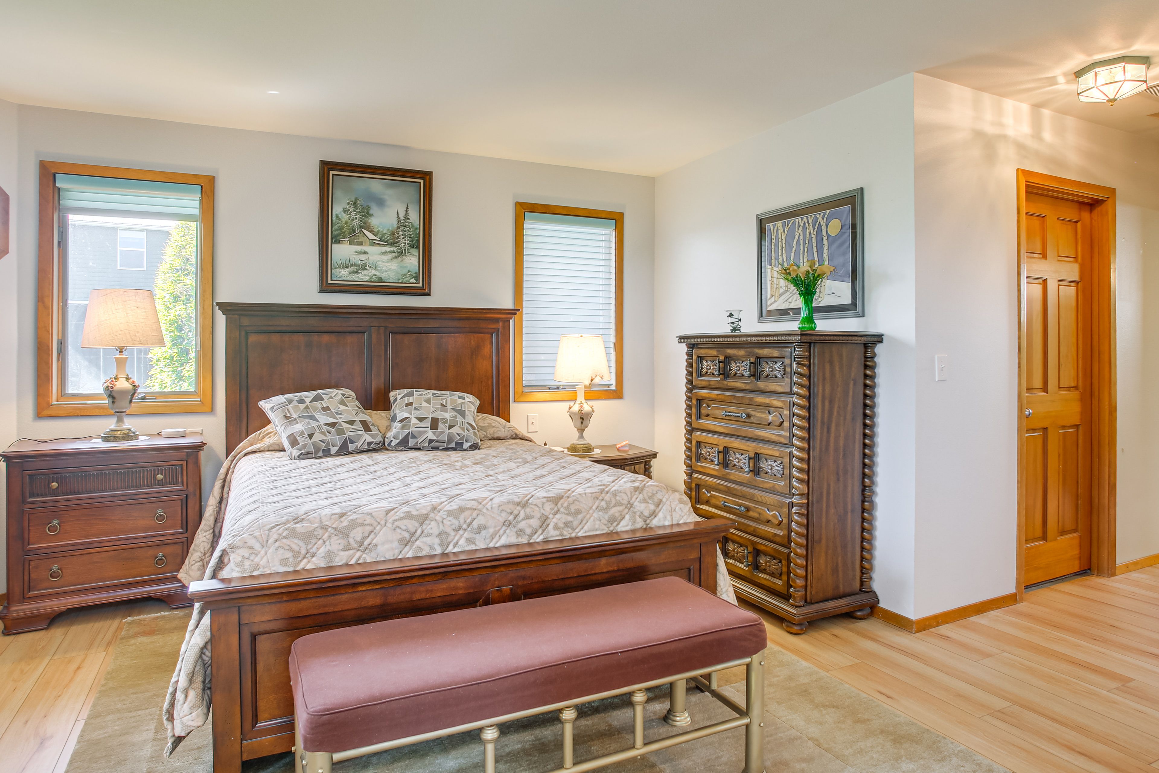 Bedroom 1 | Queen Bed | 1st Floor