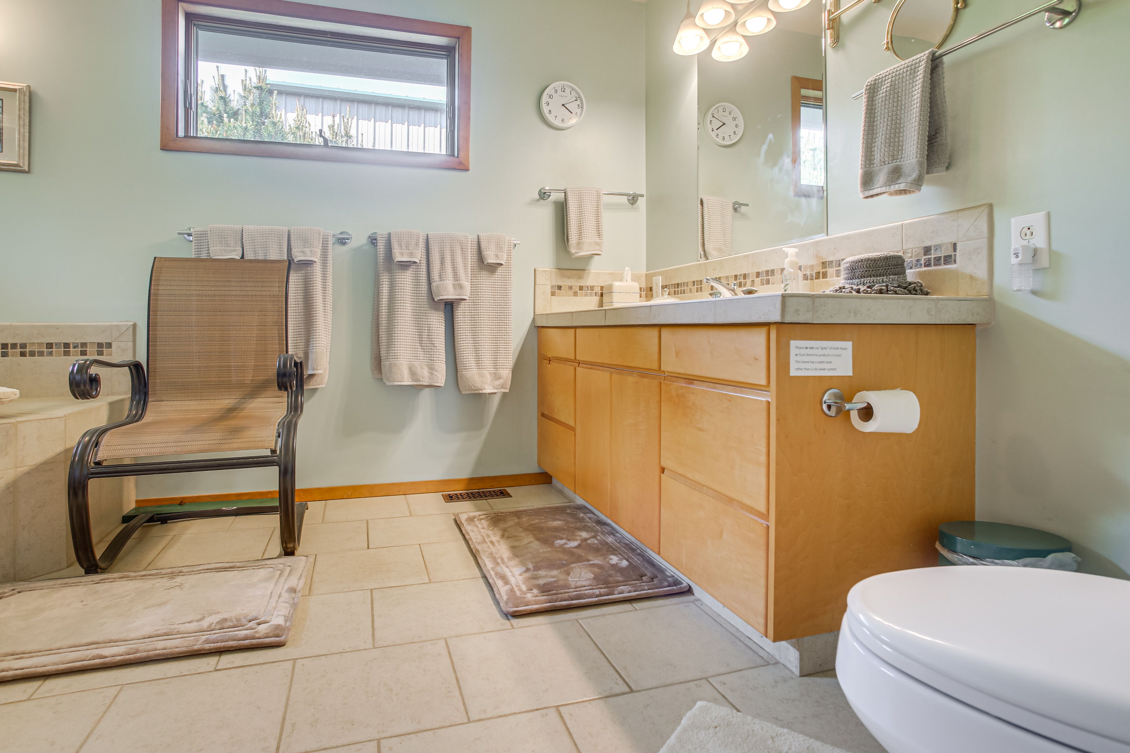 Full Bathroom | 1st Floor