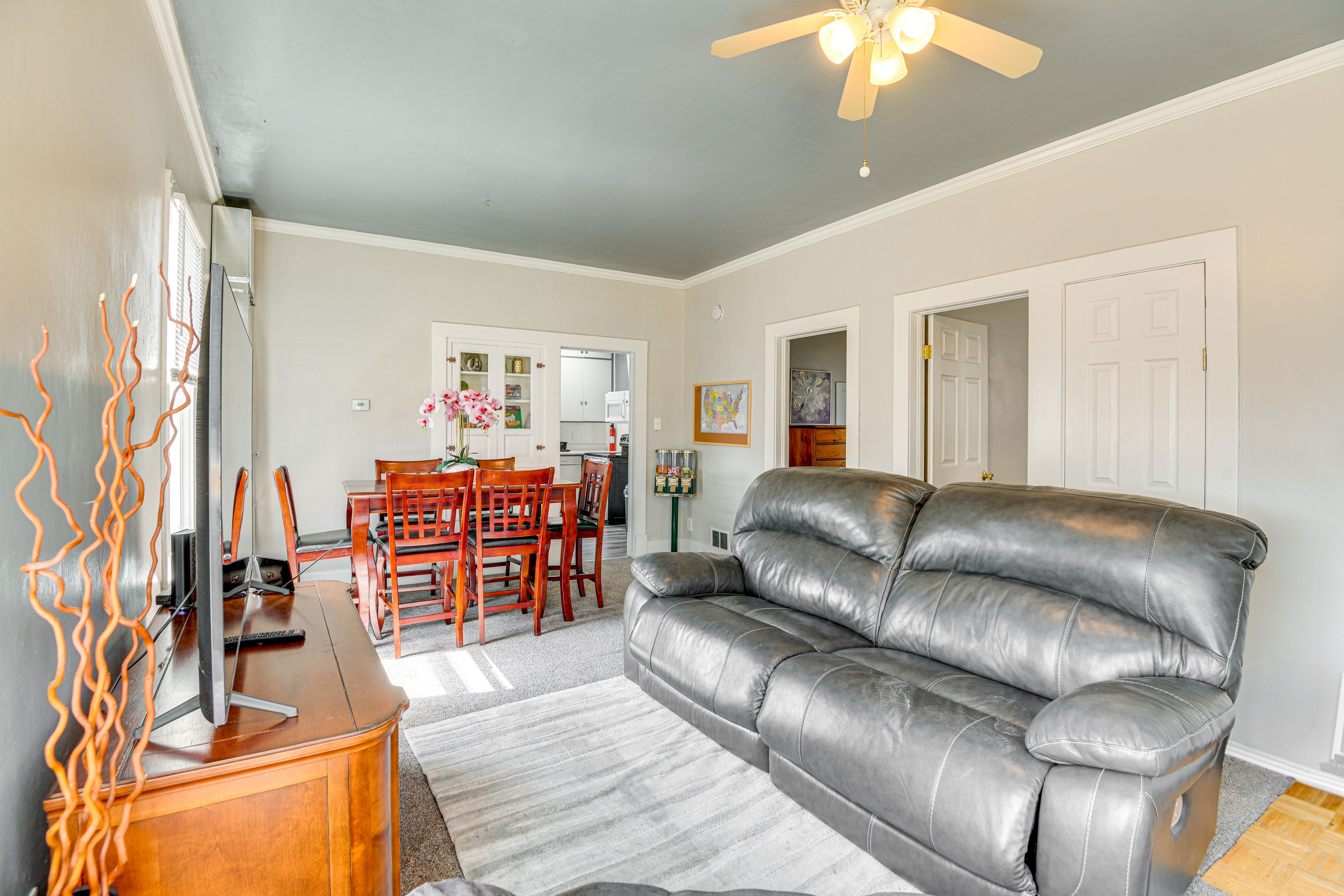 Living Room | TV | A/C | Dining Area