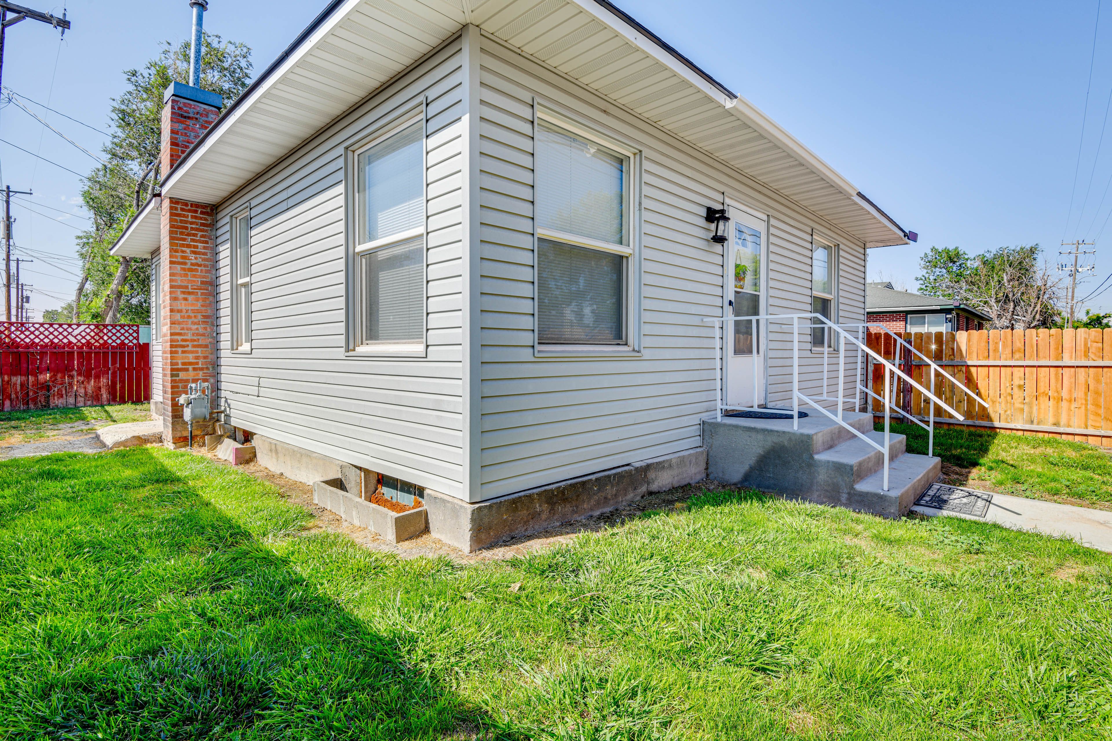 Exterior | Yard for Pets