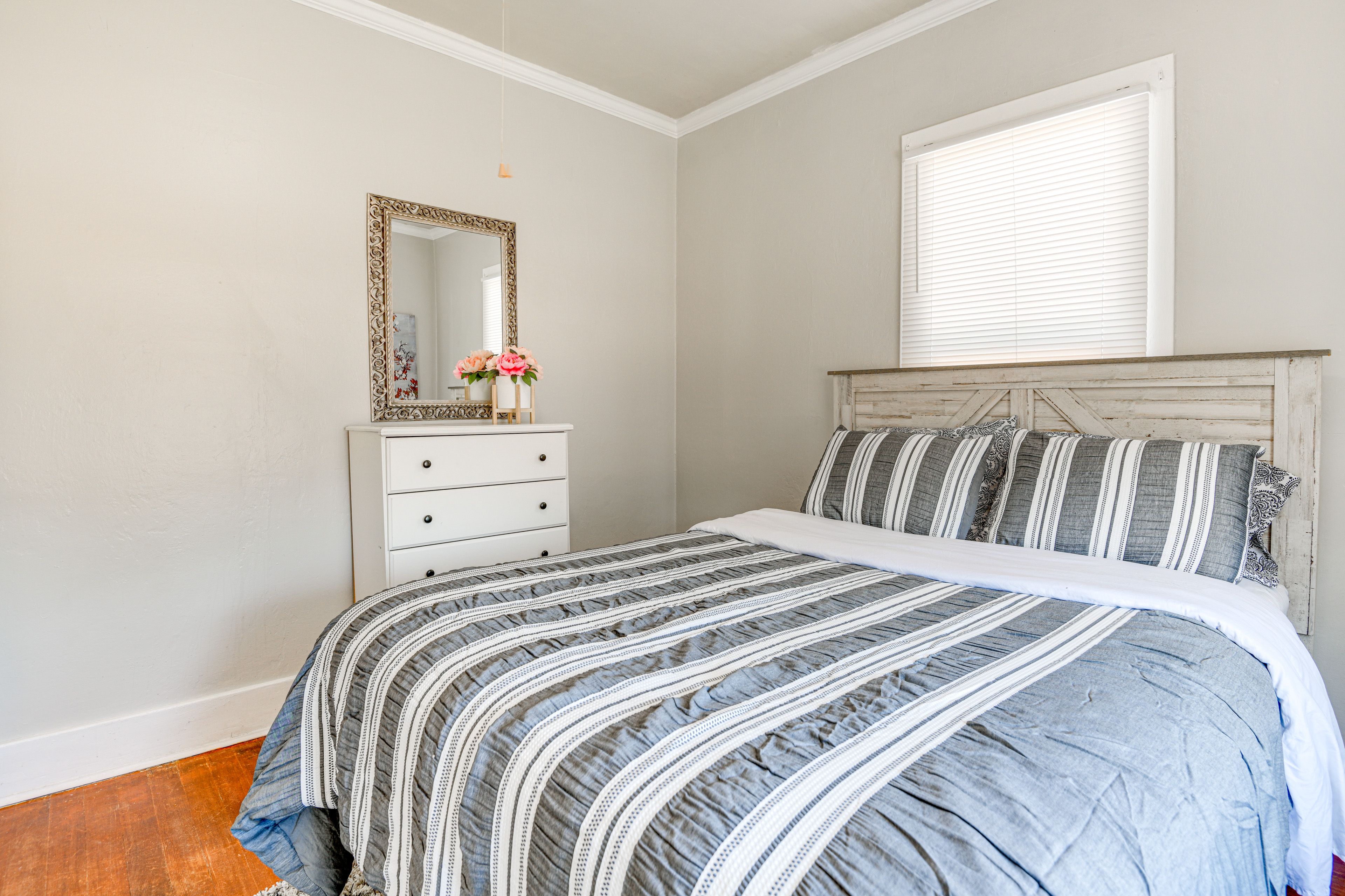 Bedroom 2 | 1st Floor | Queen Bed