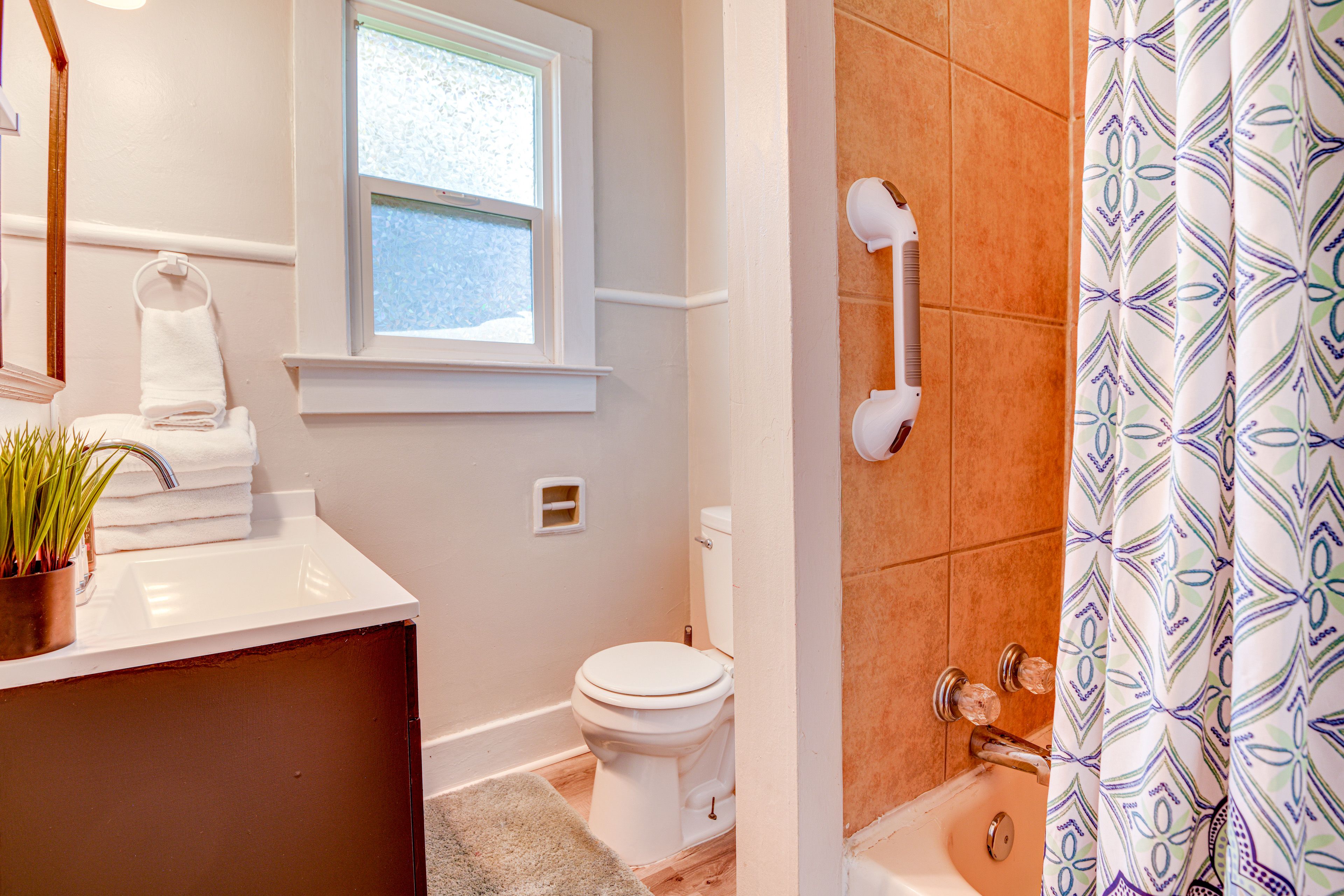 Full Bathroom | 1st Floor