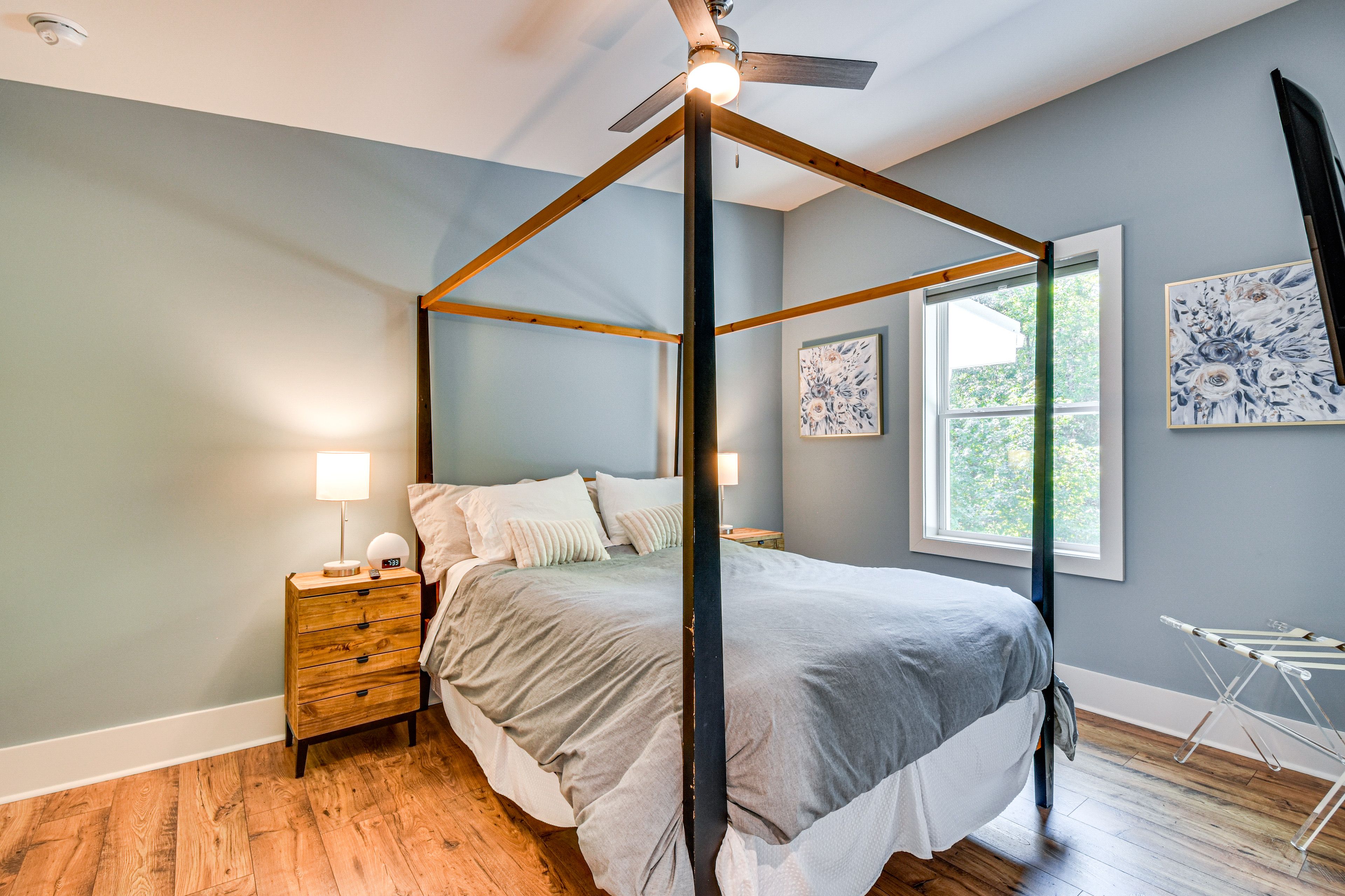 Bedroom 2 | Queen Bed | Upper Floor