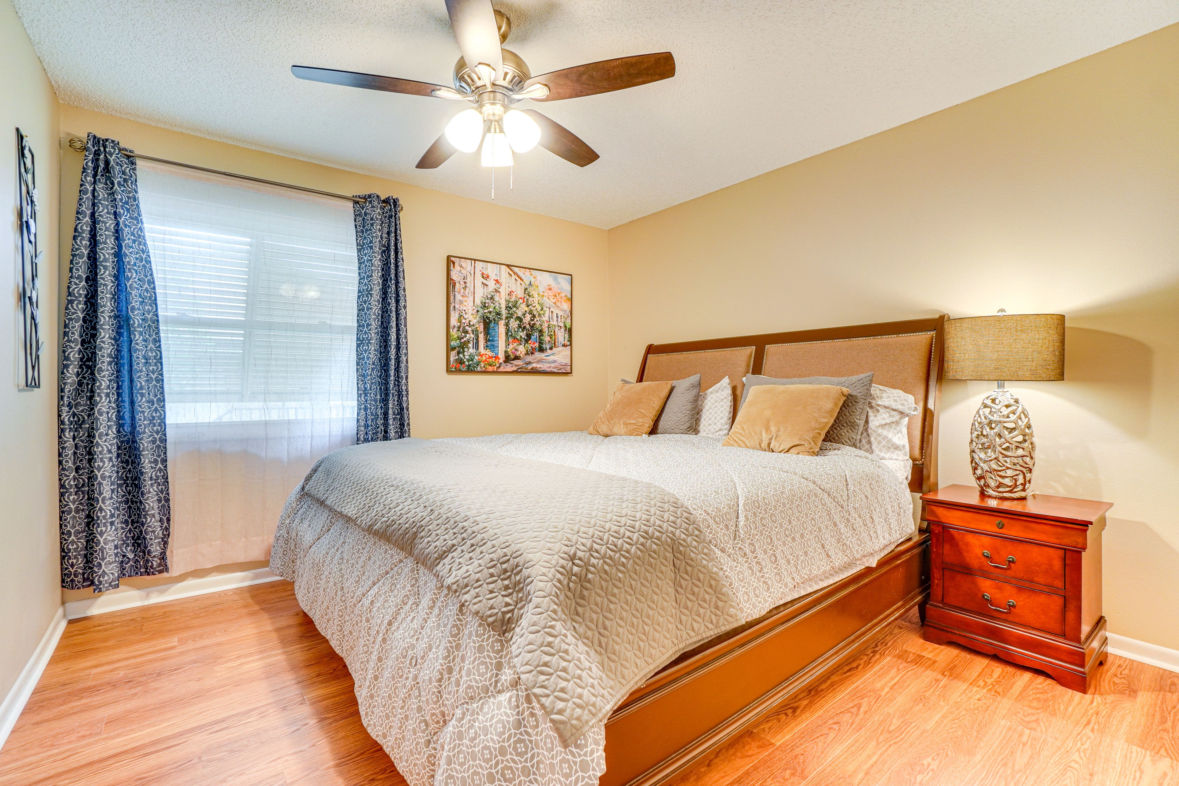 Bedroom 1 | King Bed | Linens Provided