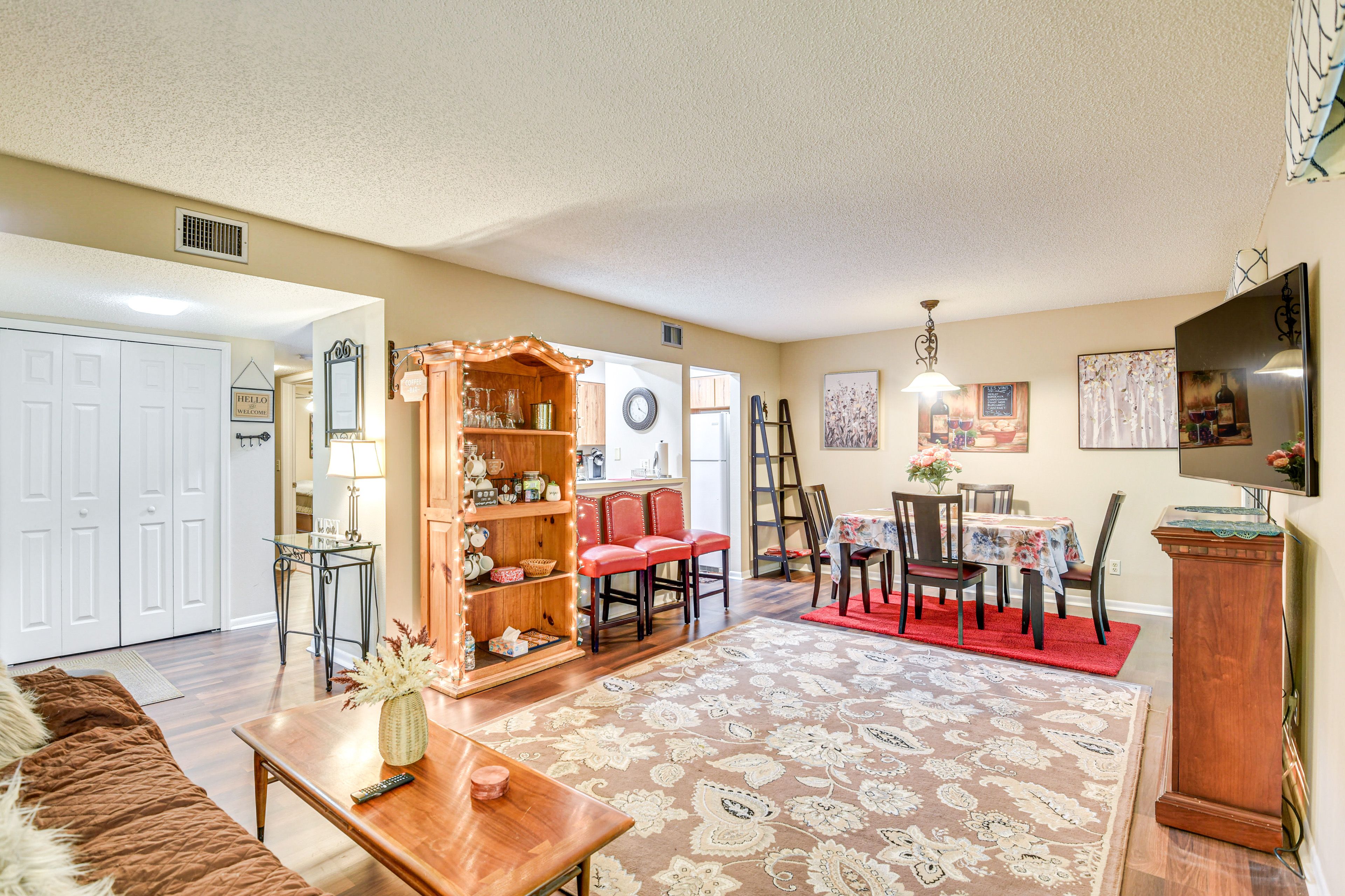 Deltona Vacation Rental | 2BR | 2BA | 897 Sq Ft | Stairs to Enter