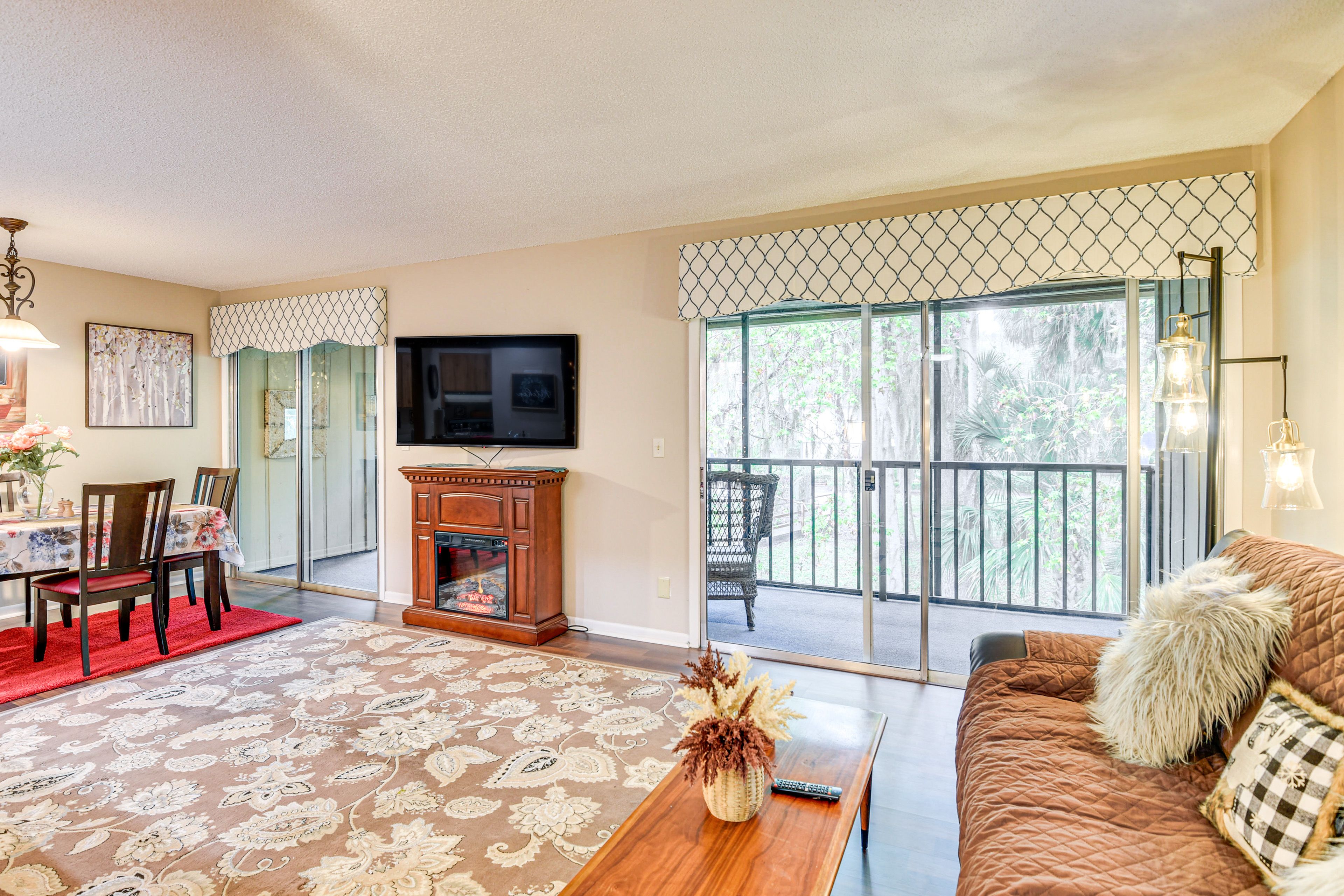 Living Room | Fireplace | Full Futon | Central Heating & A/C | Smart TV