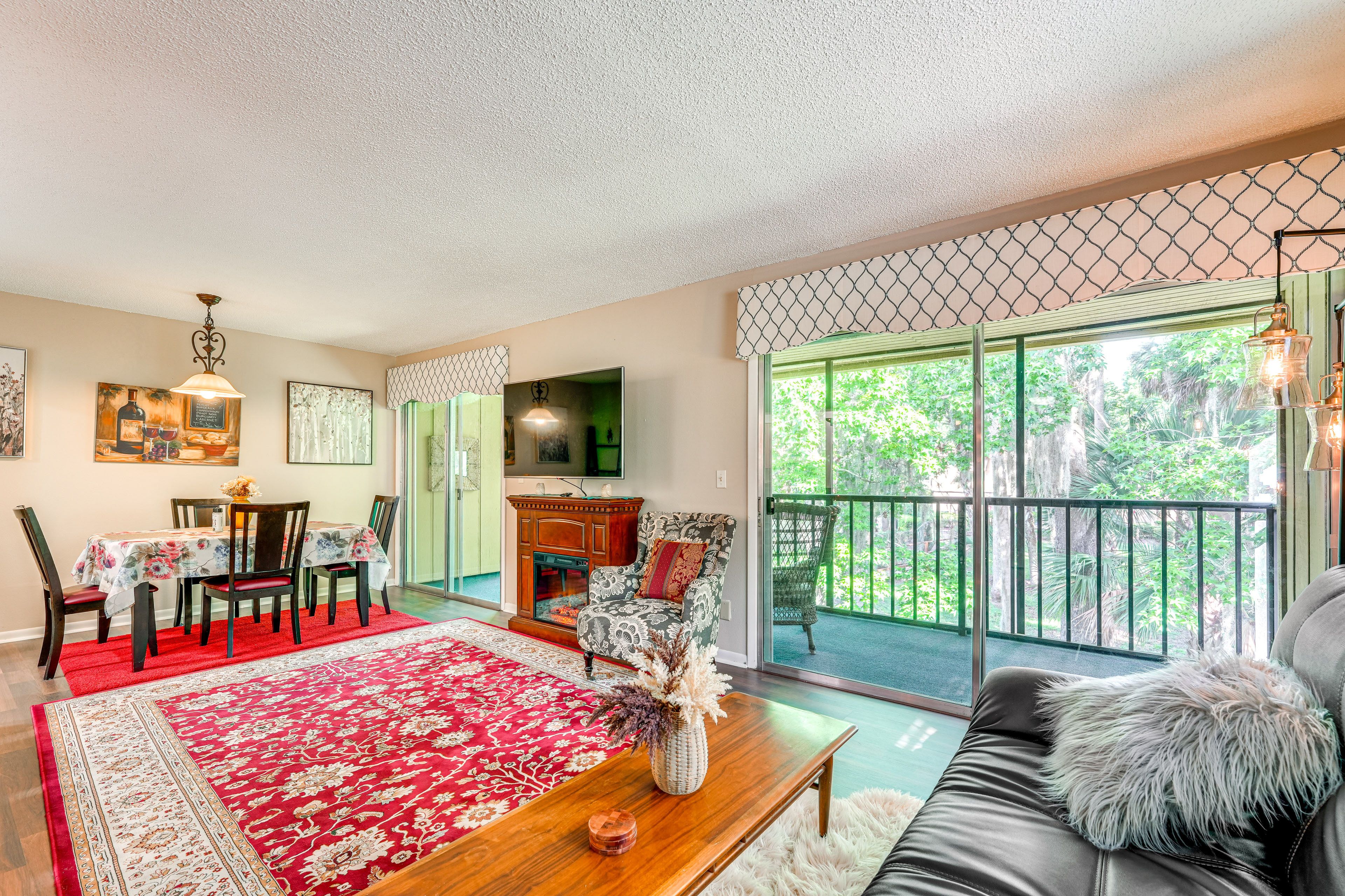 Dining Area | Dishware/Flatware Provided | Free WiFi
