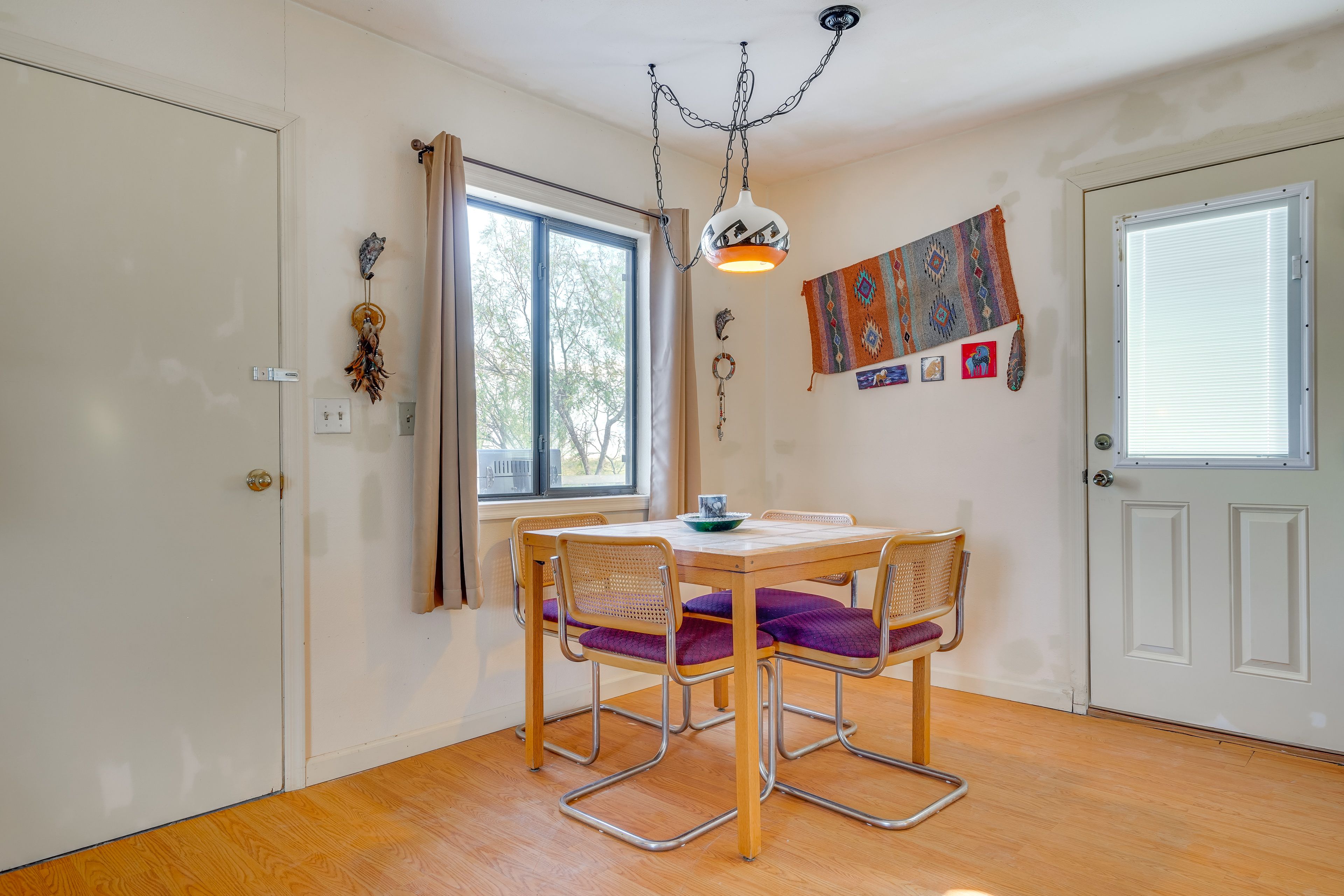Dining Area | Dishware/Flatware Provided