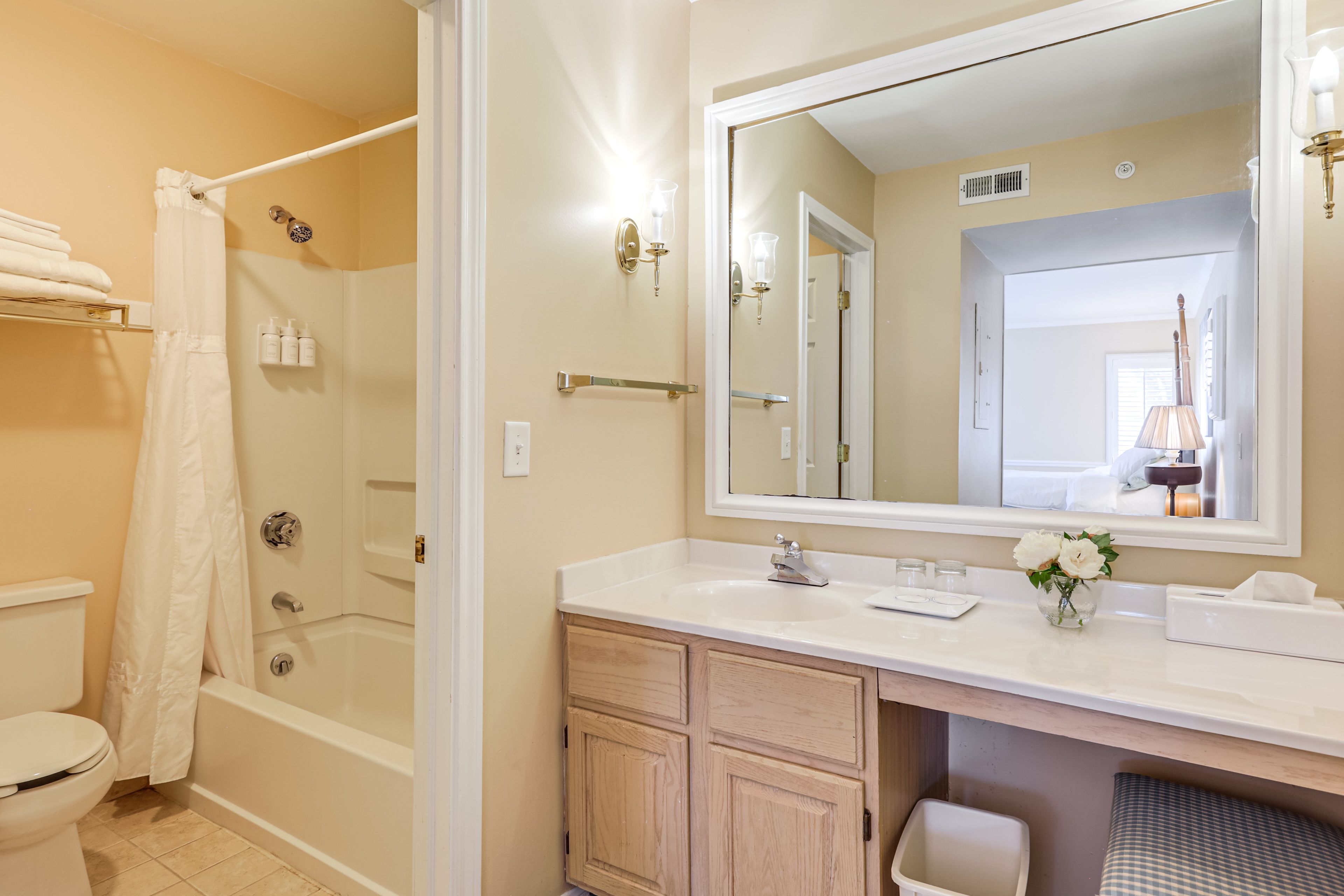 Full Bathroom | Towels Provided | Hair Dryer