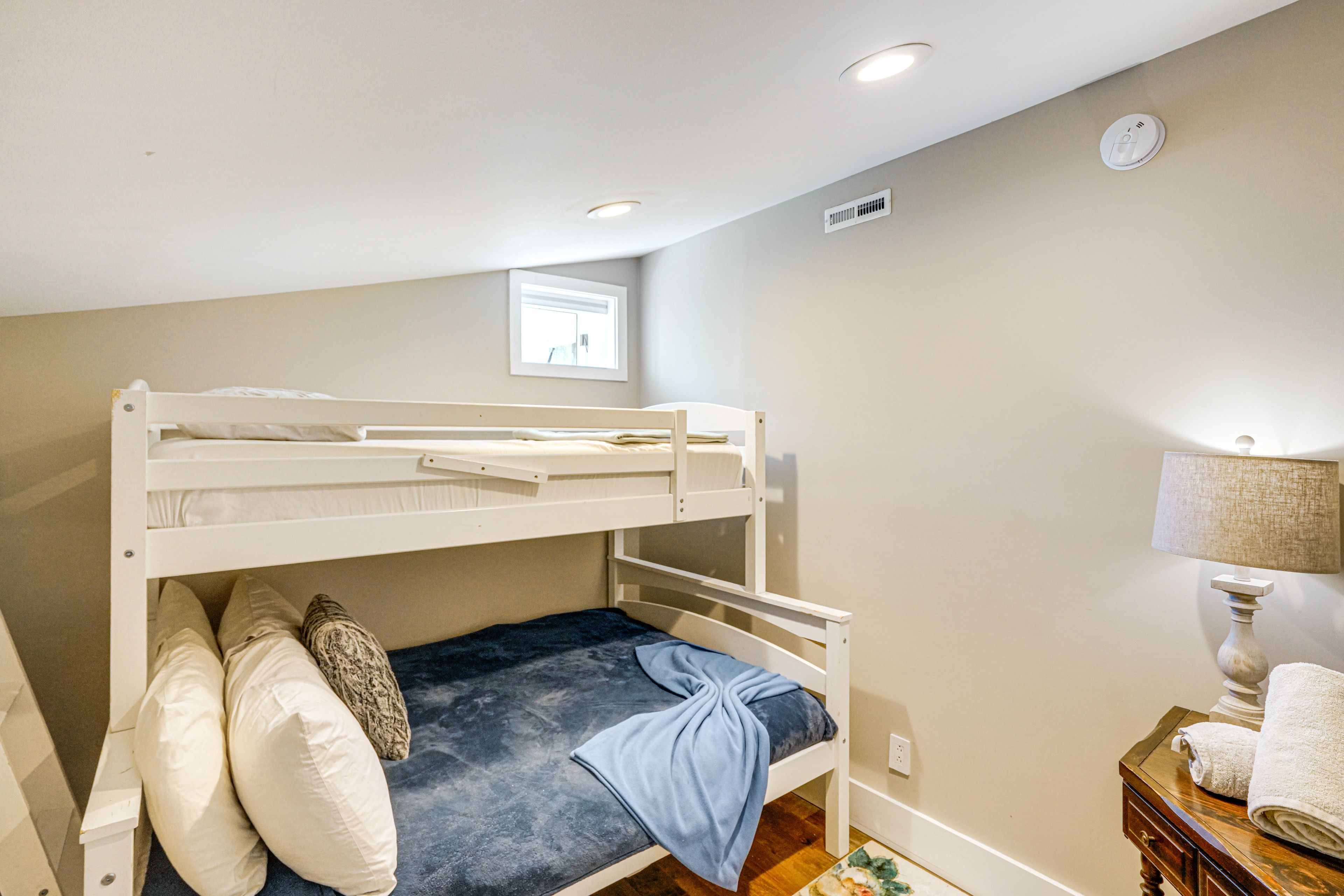 Bedroom 4 | Twin/Full Bunk Bed