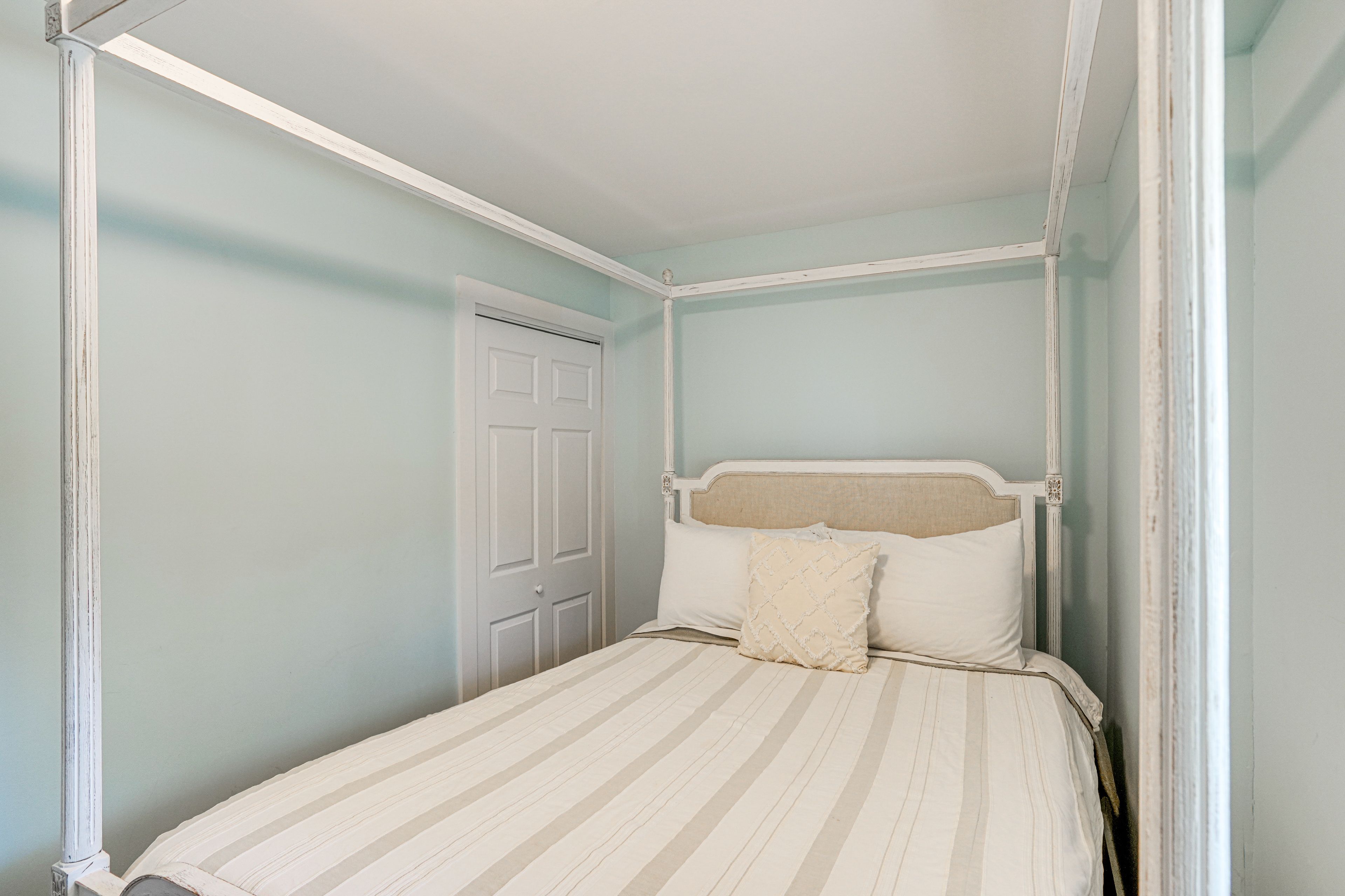Bedroom 2 | Queen Bed
