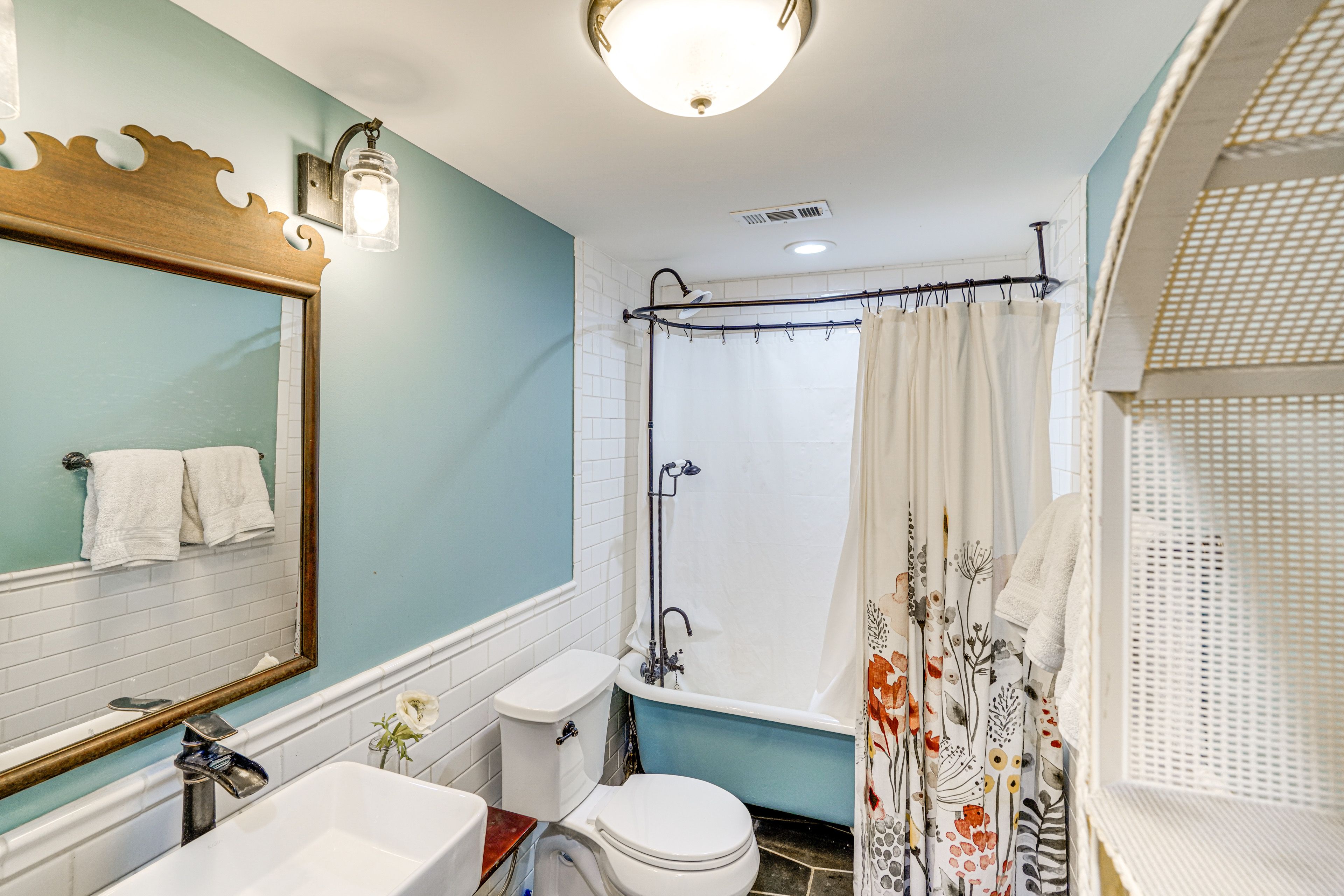 Full Bathroom
