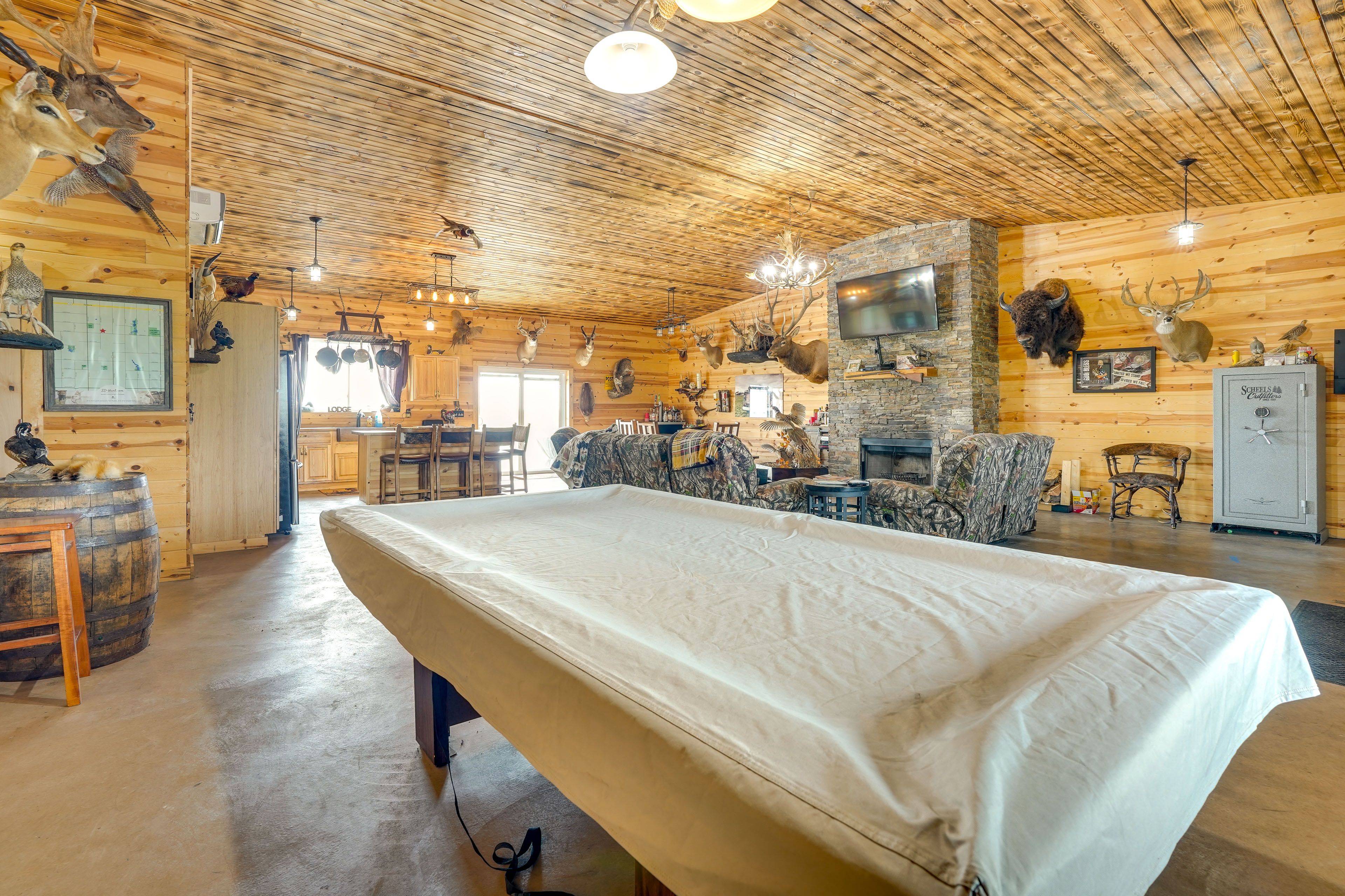 Living Room | Pool Table | Darts | Central Heating & A/C