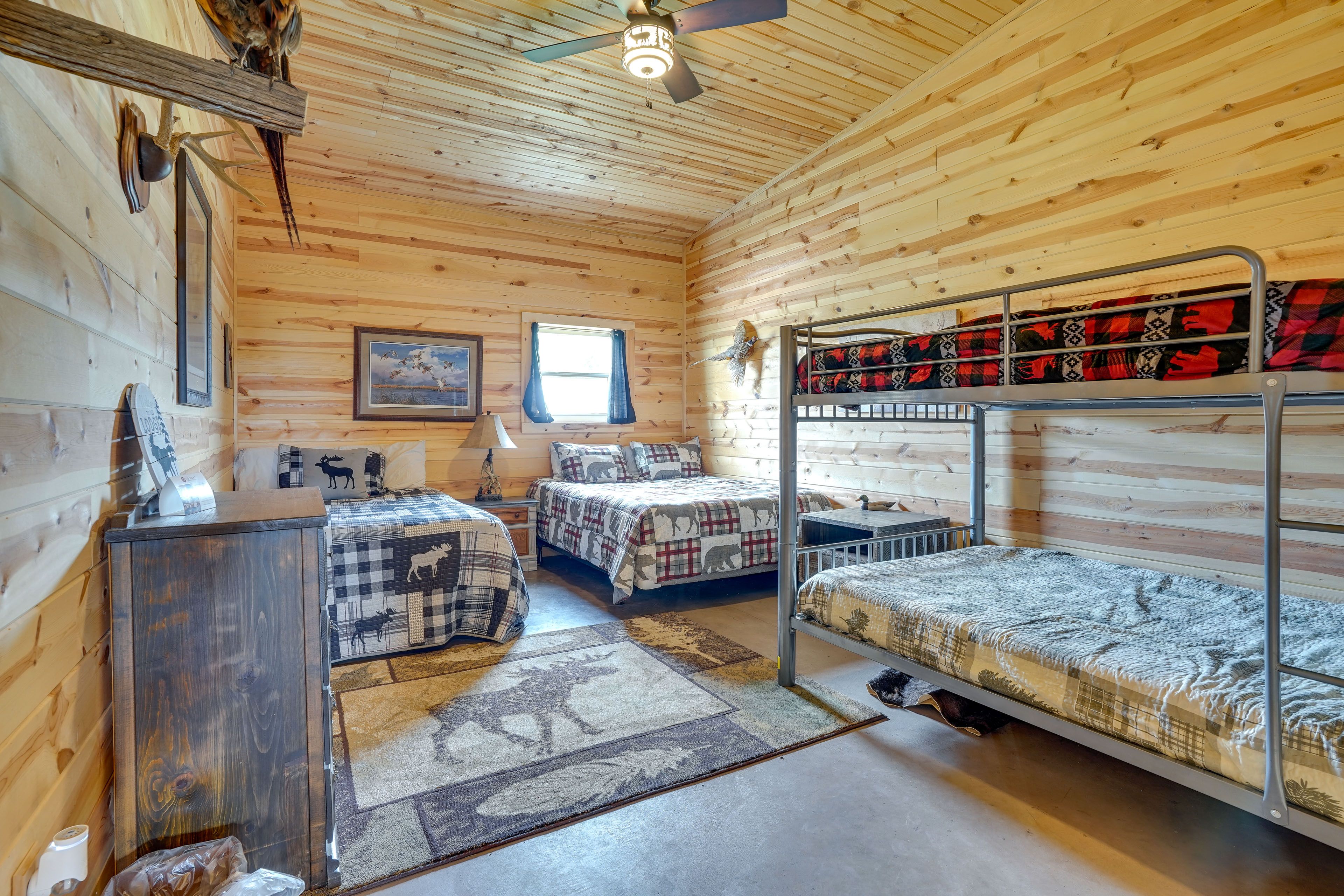 Bedroom 1 | 2 Queen Beds | Queen Bunk Bed | Linens Provided
