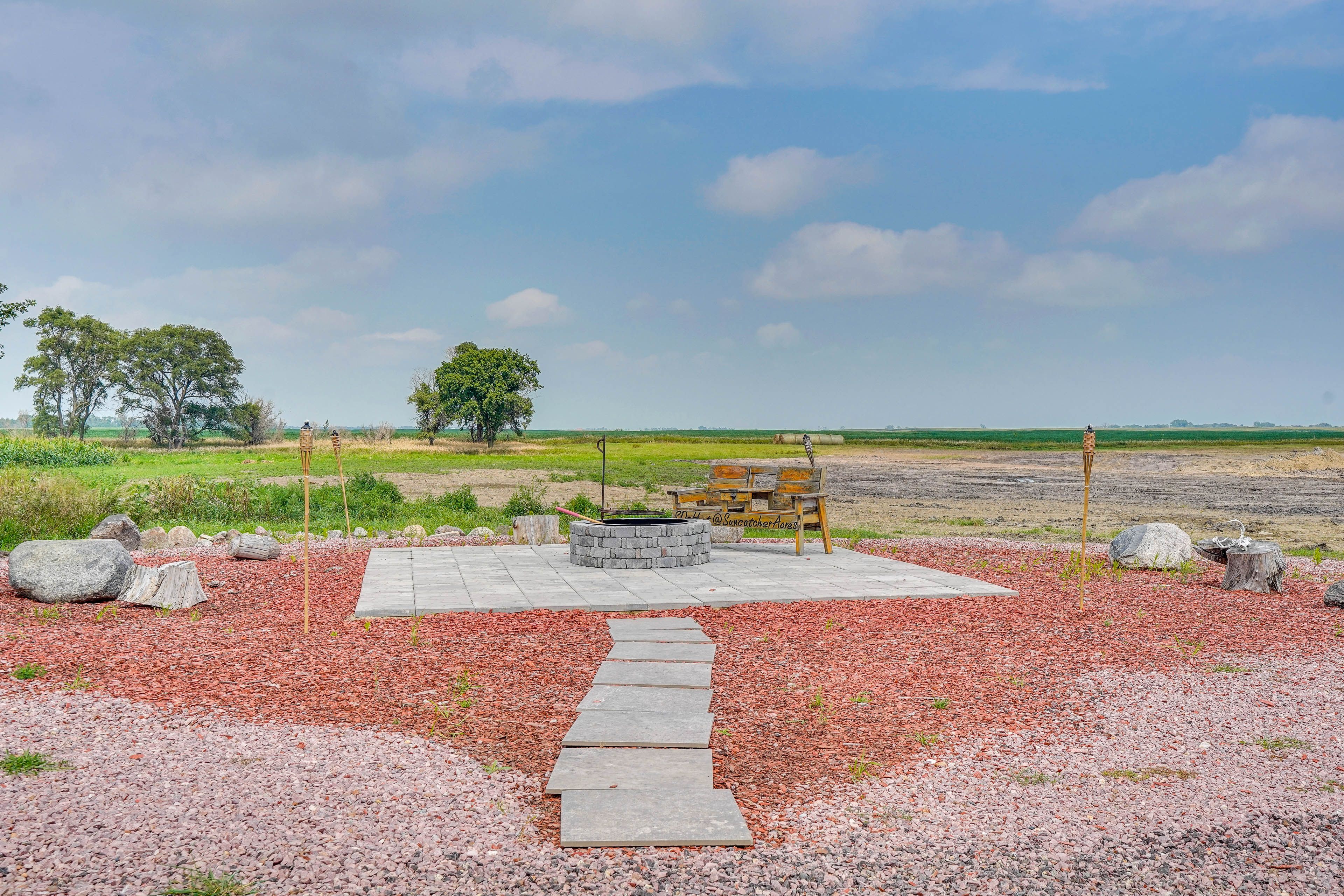 Suncatcher Acres Lodge | Fire Pit