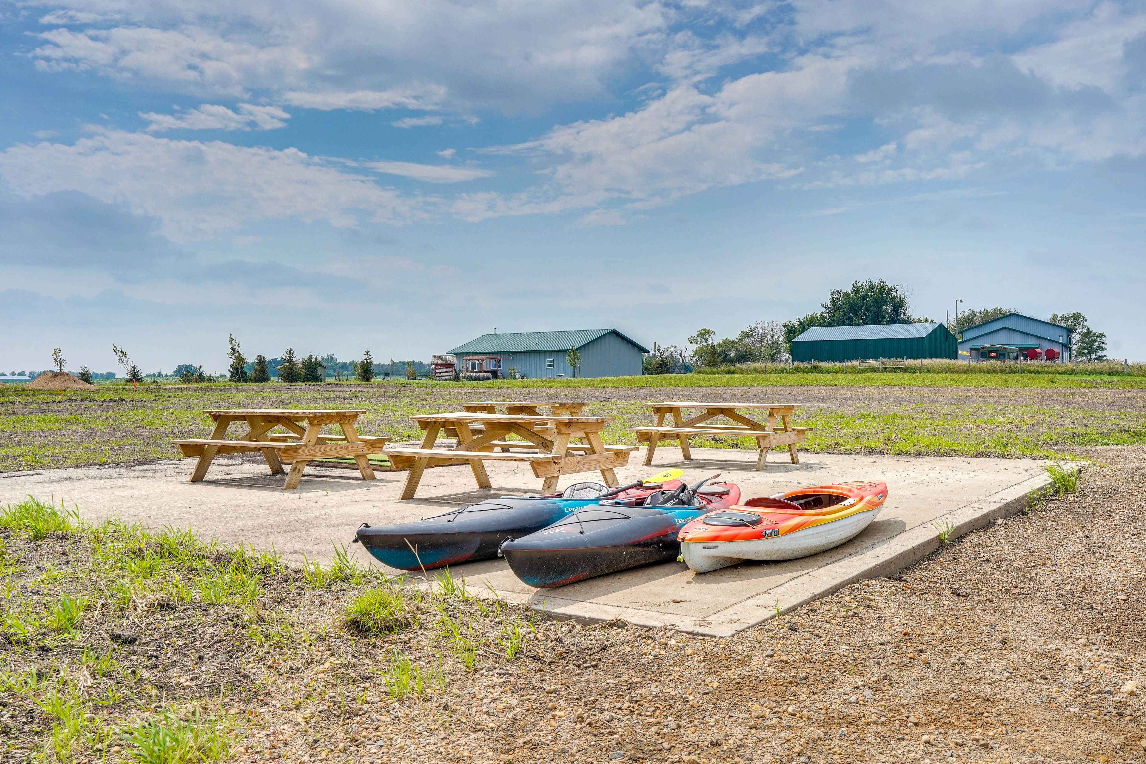 Suncatcher Acres Lodge | Picnic Area | Fishing Pond