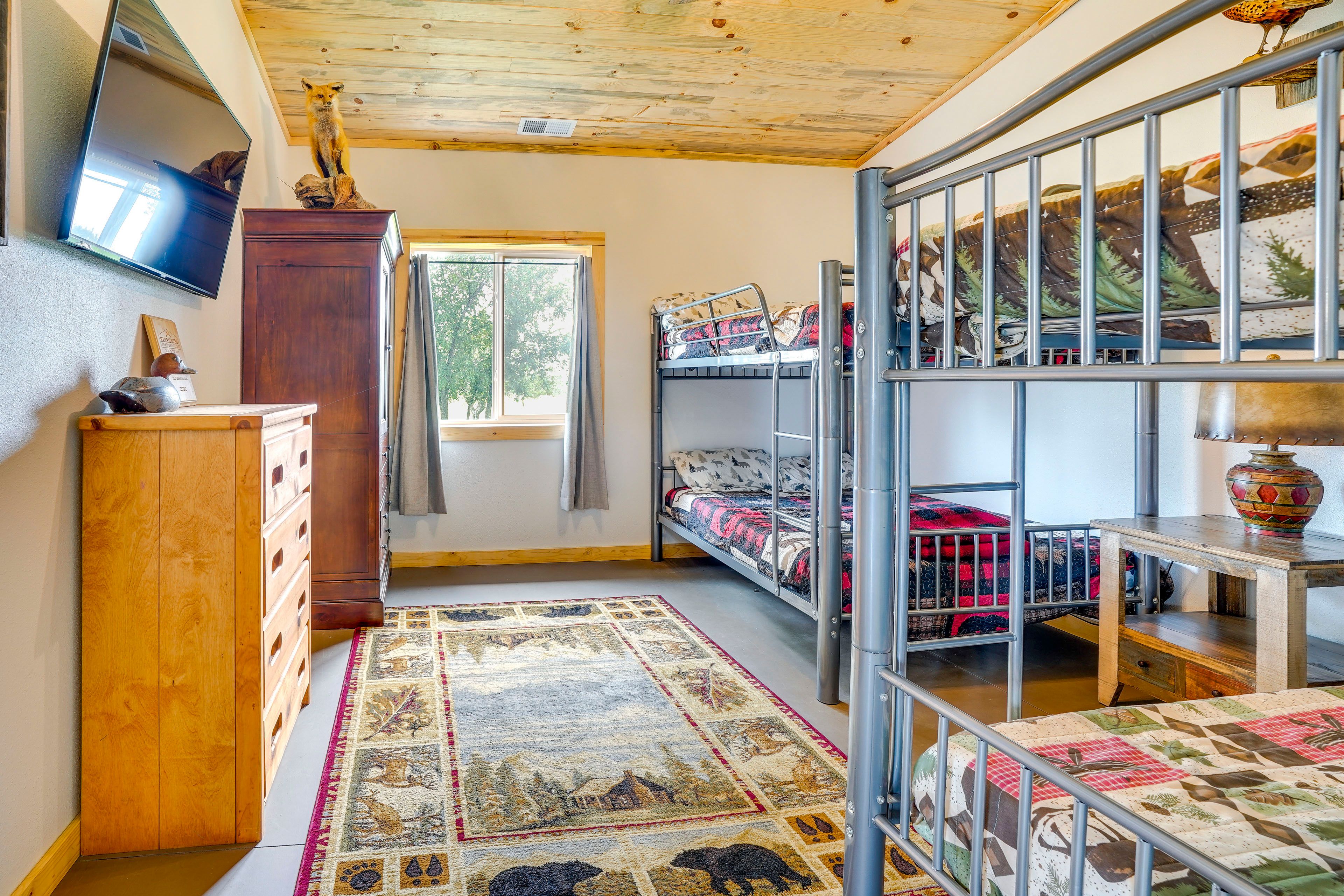 Bedroom 1 | 2 Queen Bunk Beds | Linens Provided