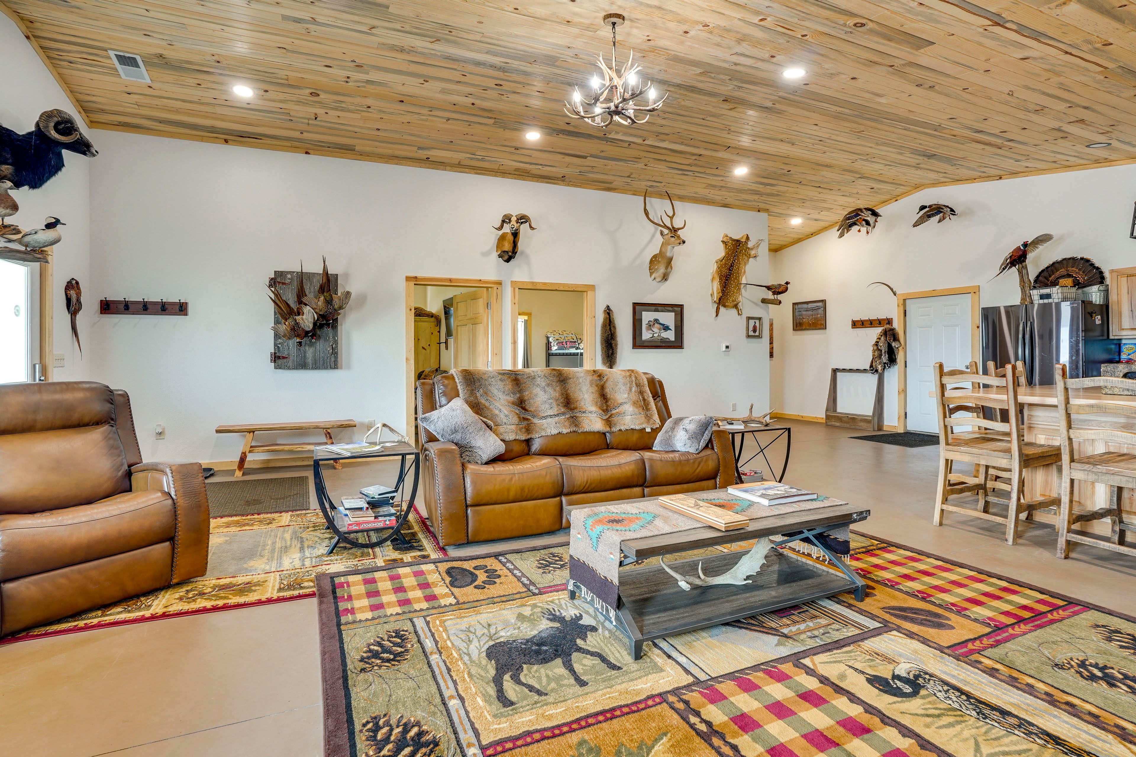 Fedora Vacation Rental | 2BR | 2BA | 2,800 Sq Ft | 1 Step to Enter