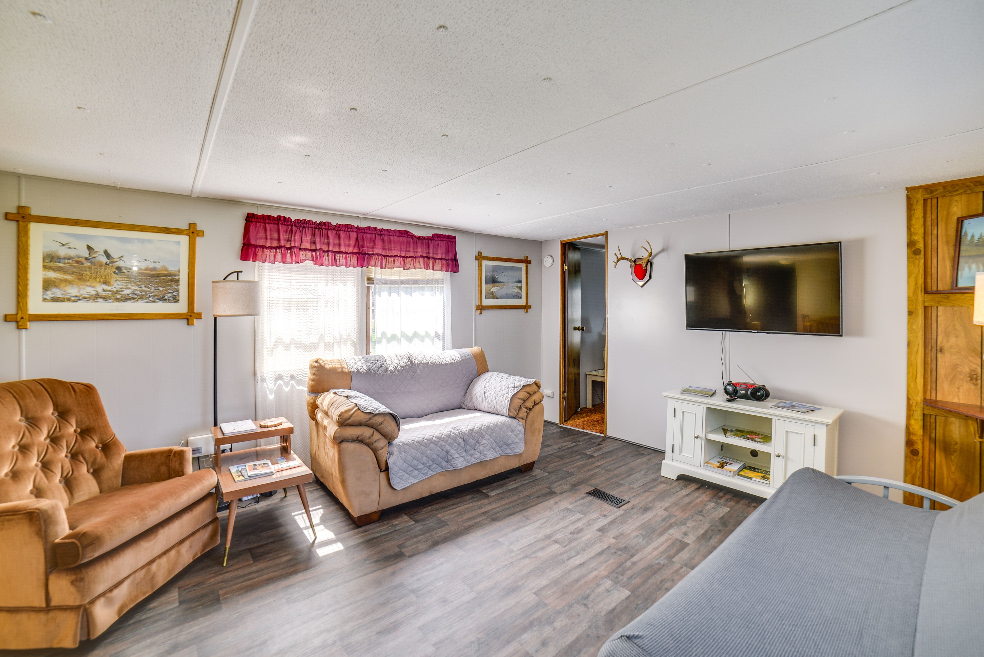 Living Room | Smart TV | Free WiFi