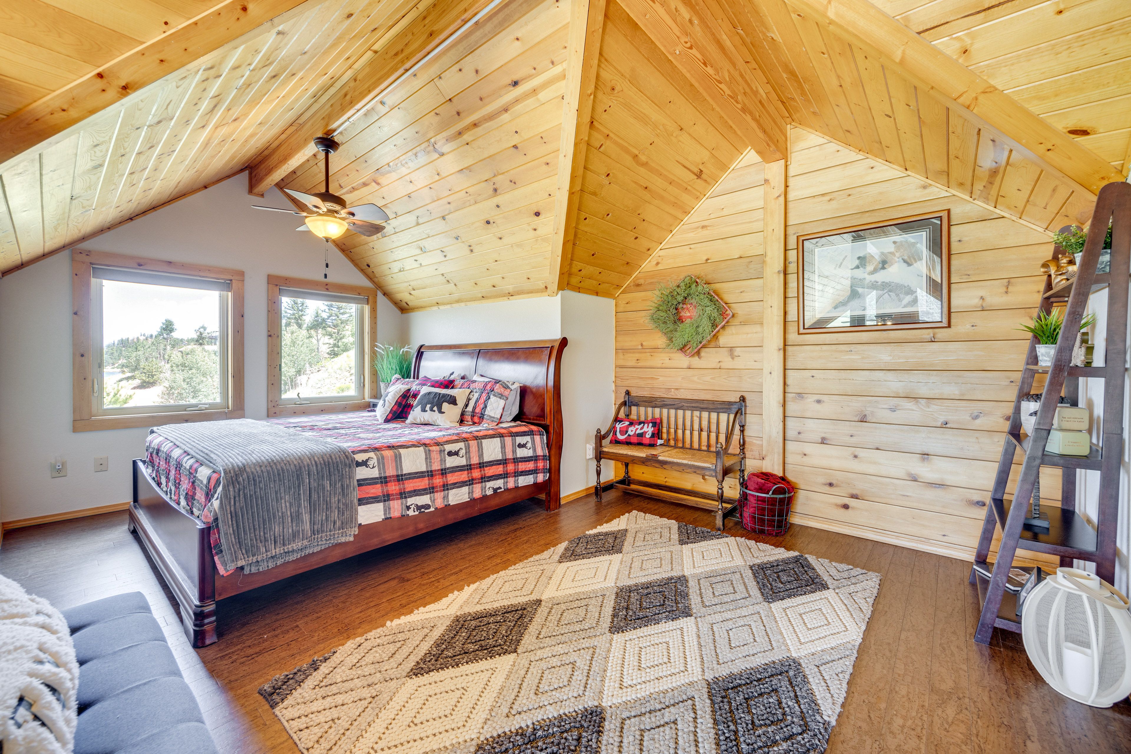 Bedroom 1 (Loft) | King Bed | Linens Provided | En-Suite Bathroom | Upper Level