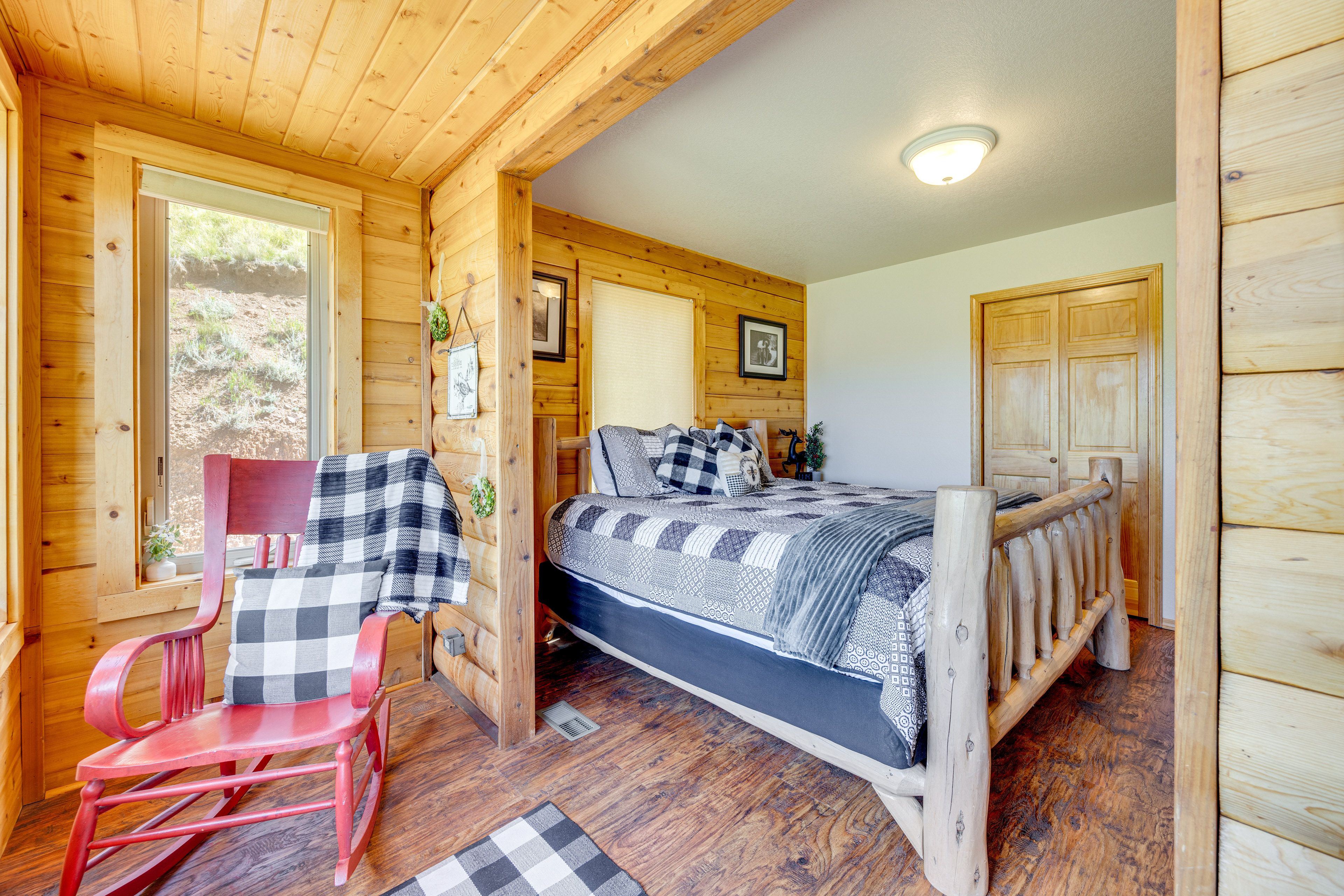 Reading Nook | Main Level