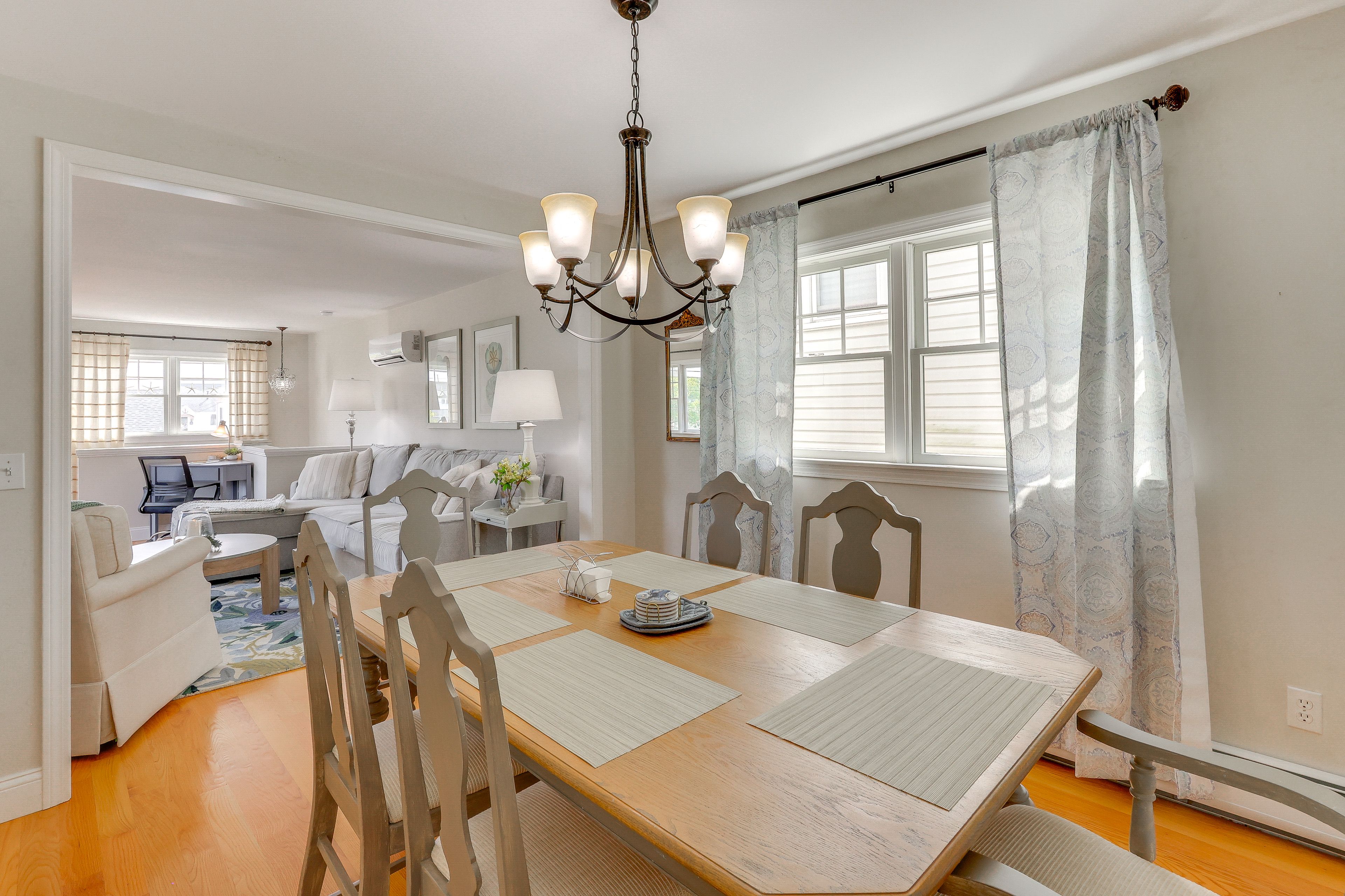 6-Person Dining Table | Main Level