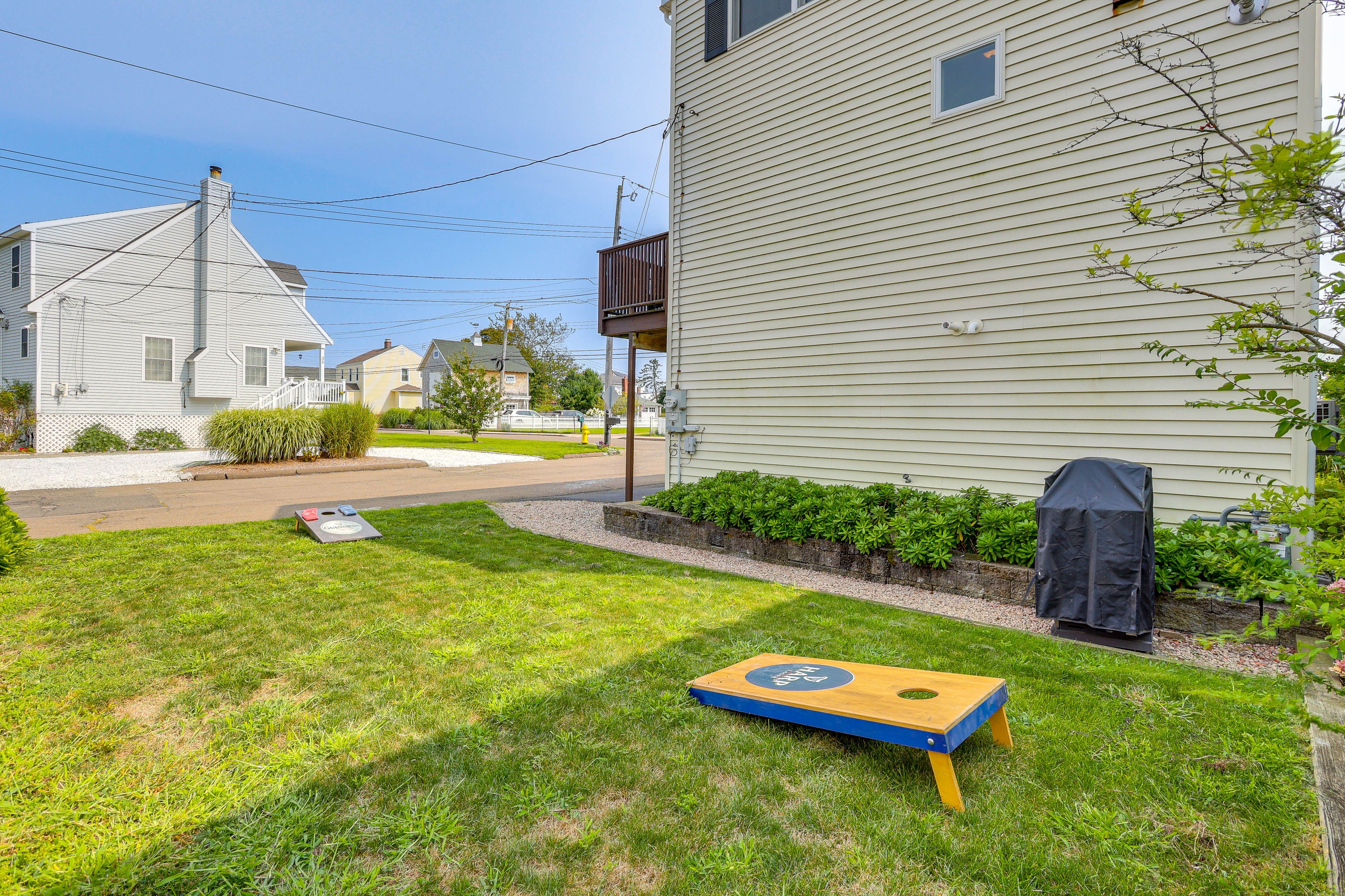 Yard | Gas Grill | Cornhole