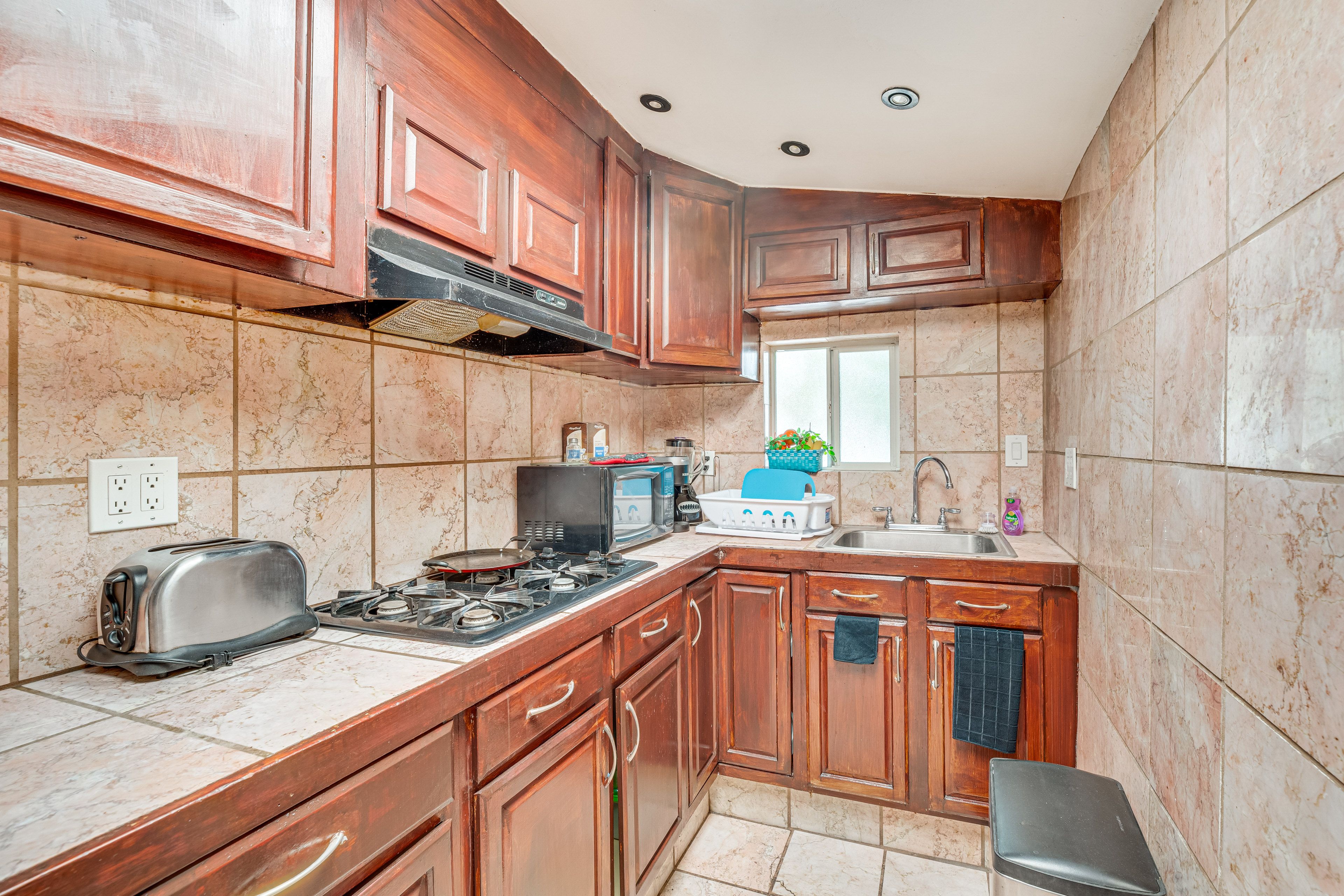 Kitchen | Keurig Coffee Maker | Toaster | Blender | Cooking Basics