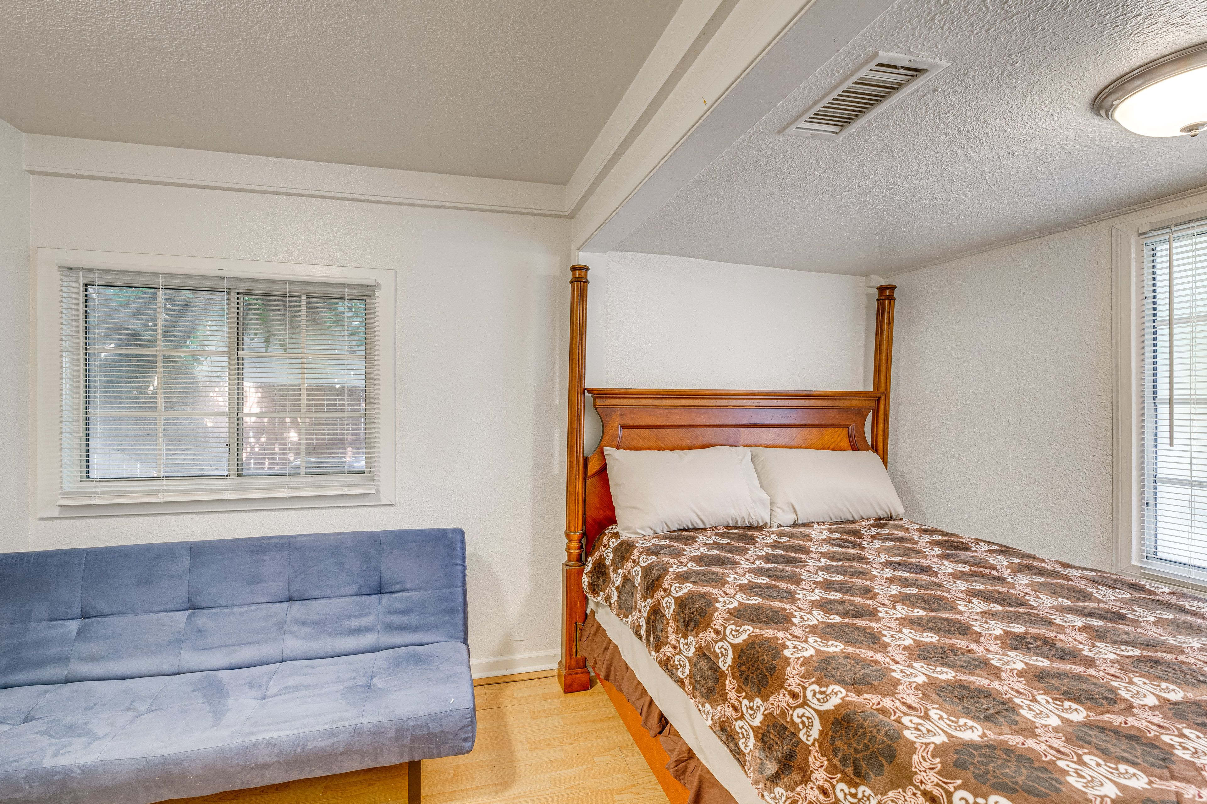 Bedroom 2 | Queen Bed | Twin Futon