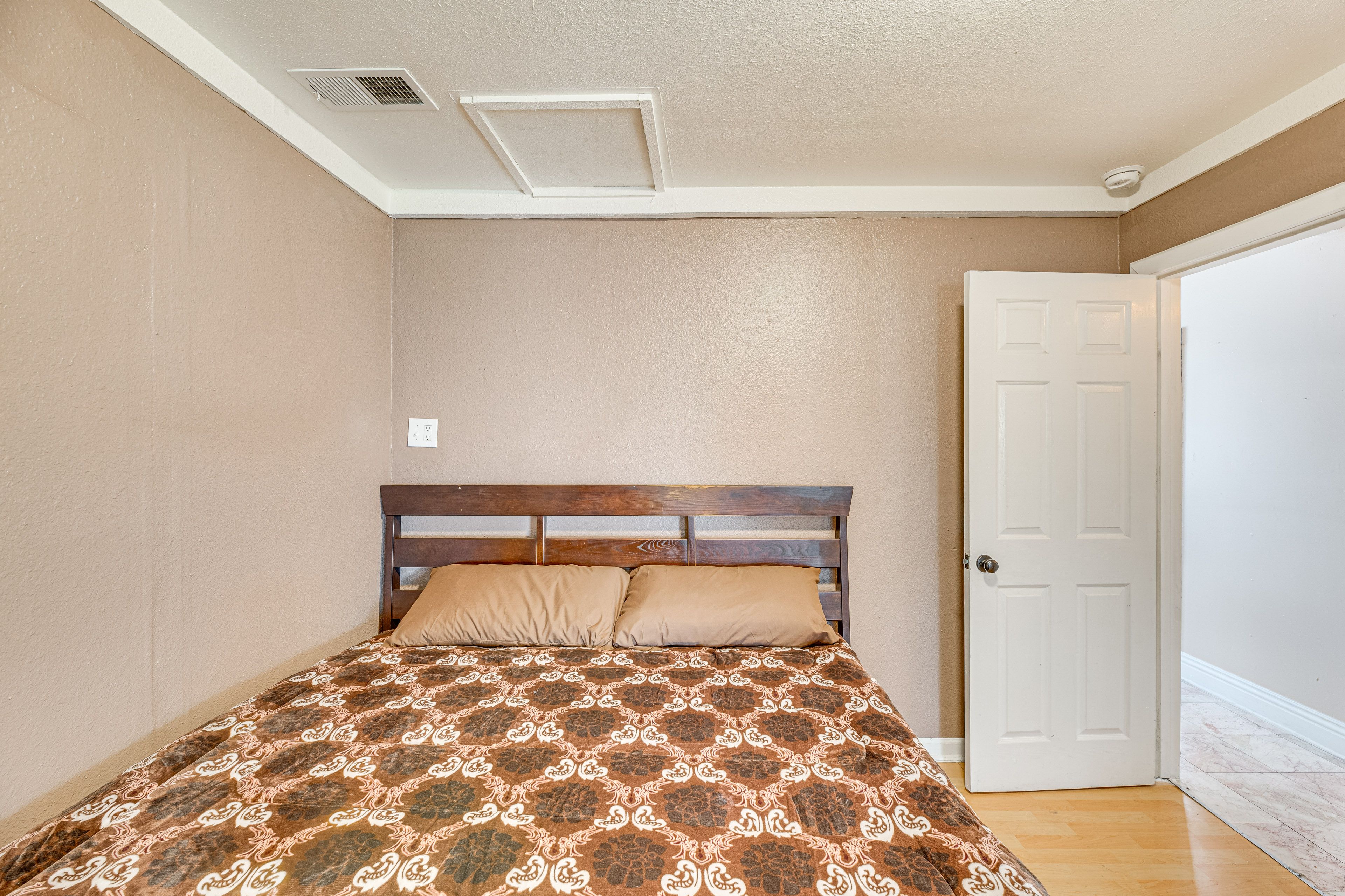 Bedroom 1 | King Bed | Backyard Access | Linens Provided