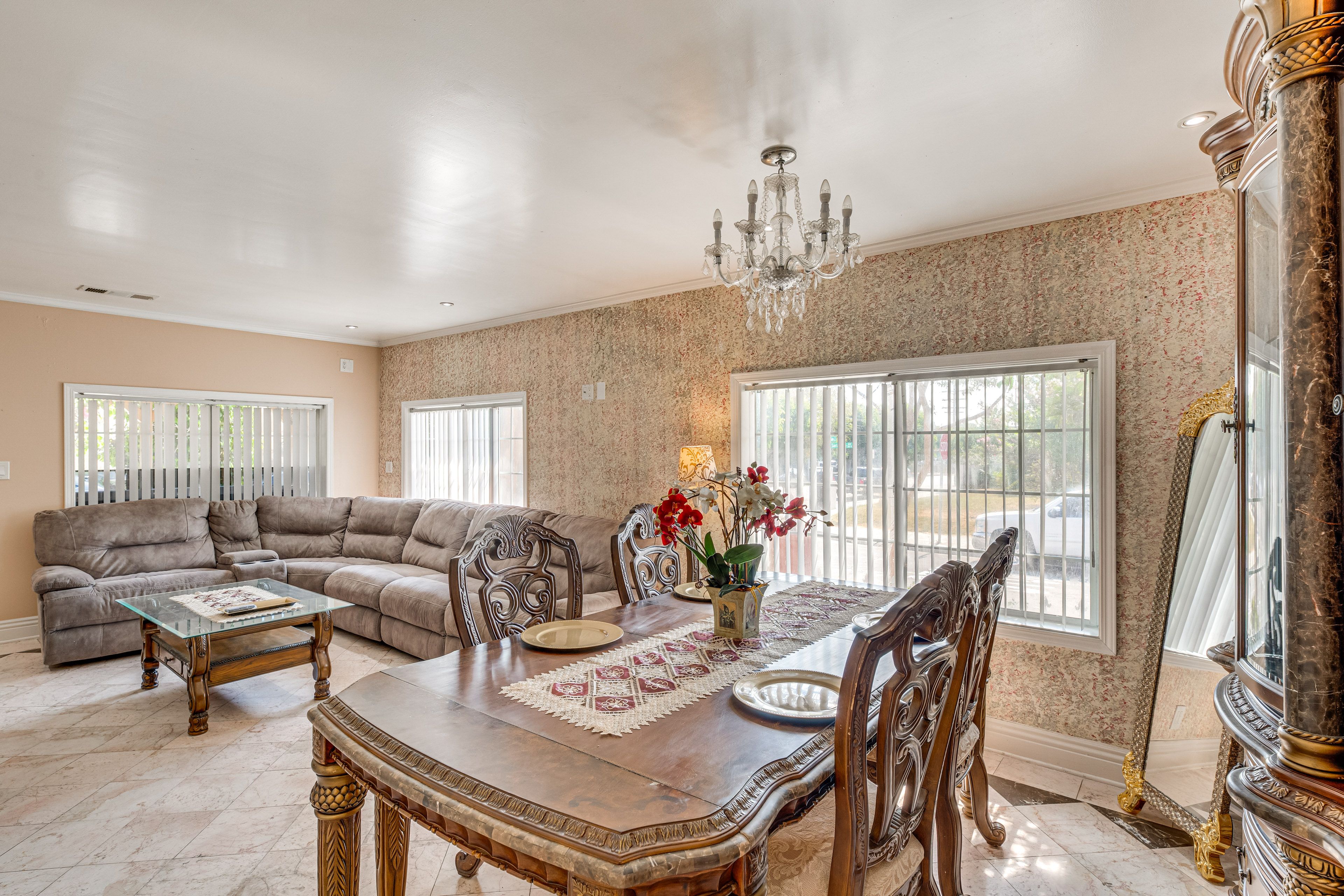Dining Area | Dishware & Flatware Provided