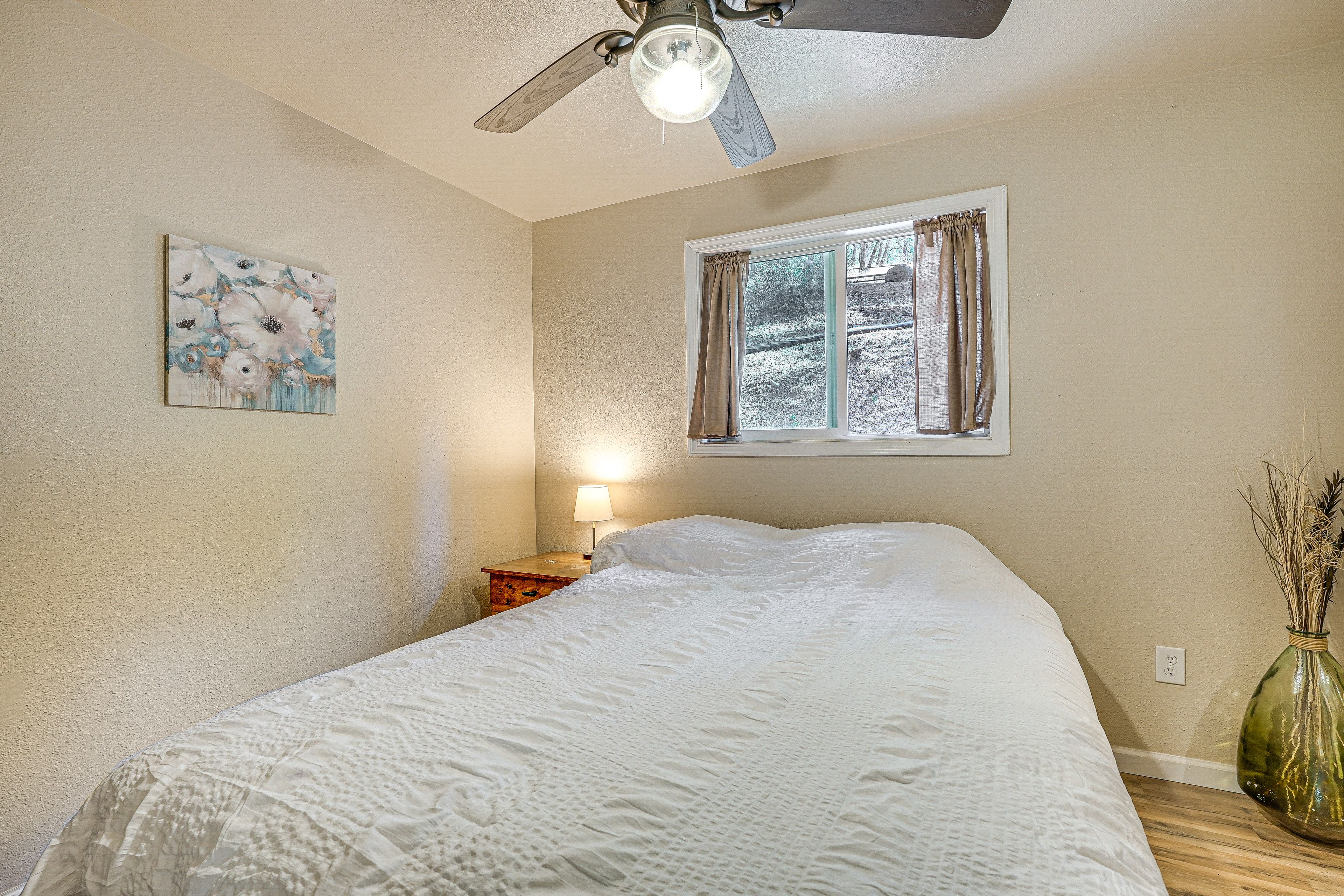 Bedroom 1 | 1st Floor | Queen Bed | Linens Provided