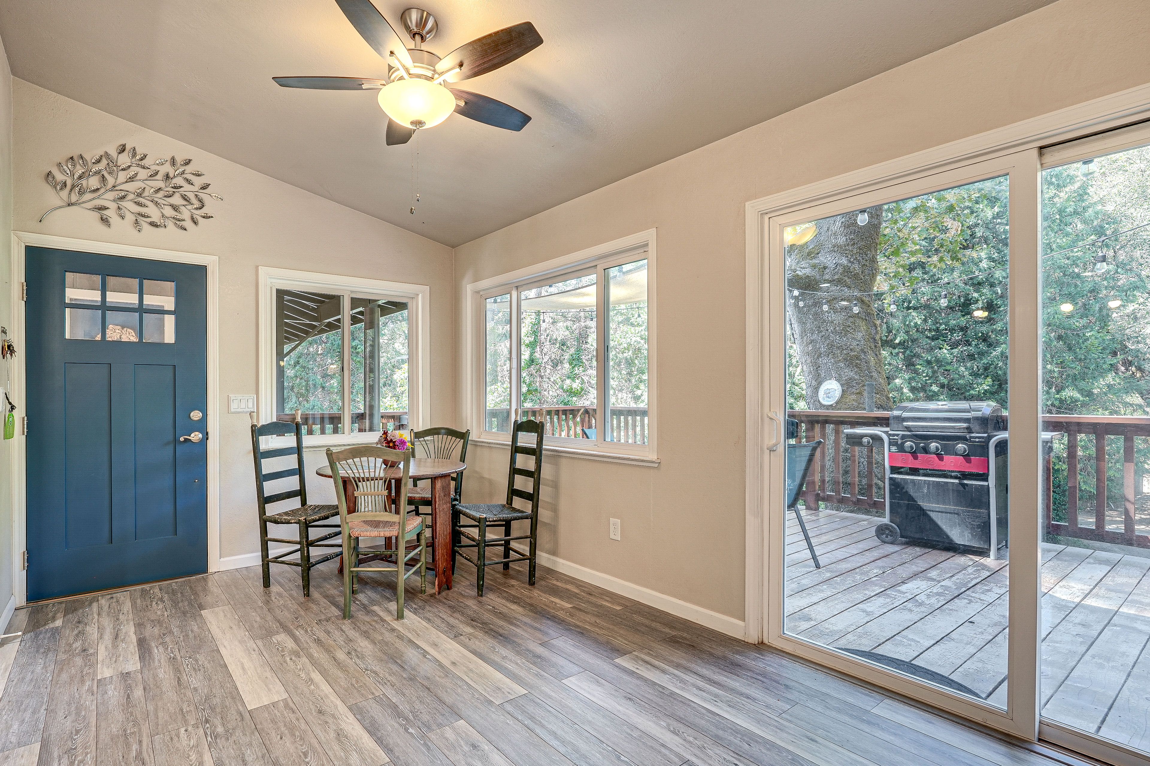 Dining Area | 1st Floor | Dishware/Flatware | Ceiling Fans | Free WiFi