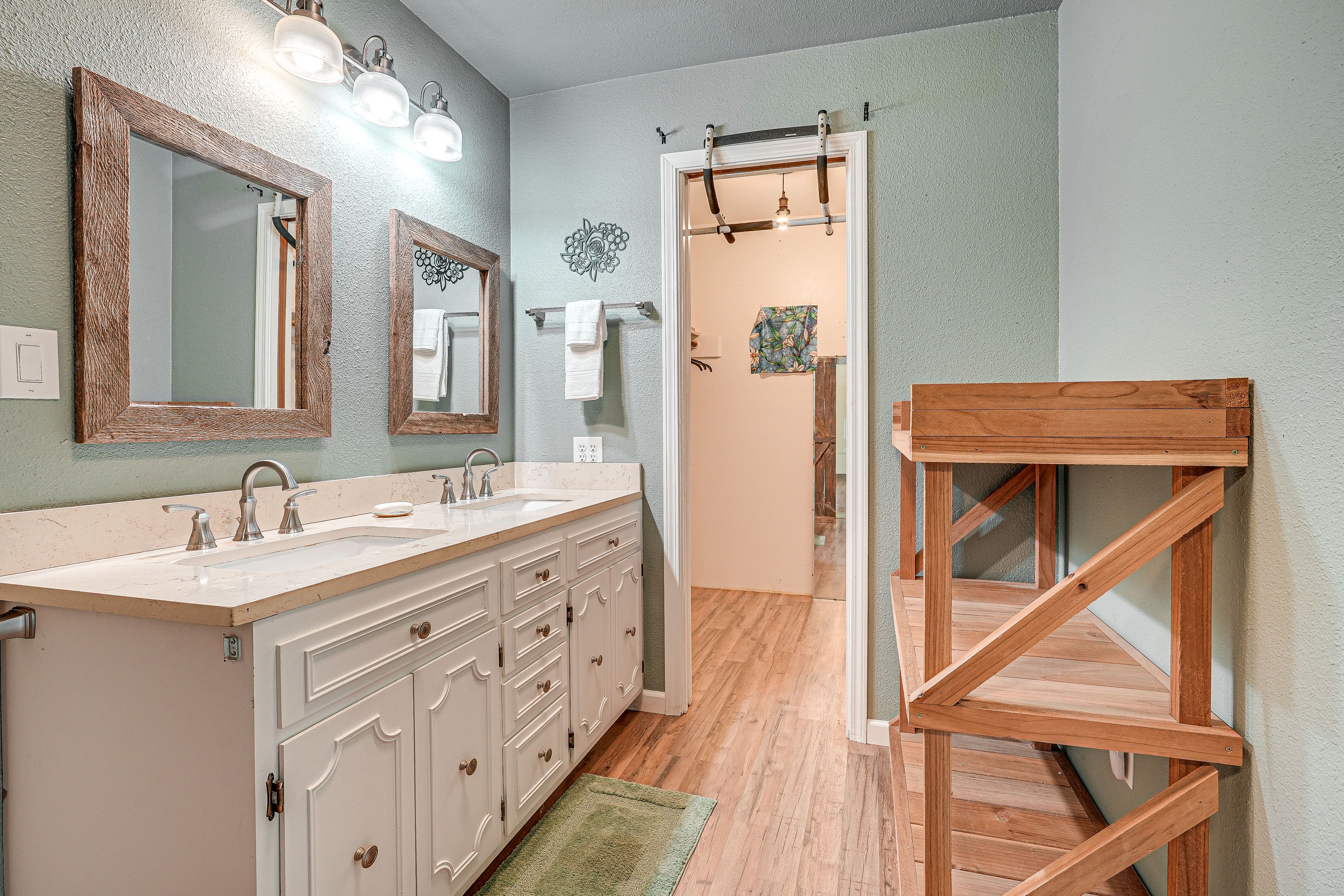 Full Bathroom | 2nd Floor