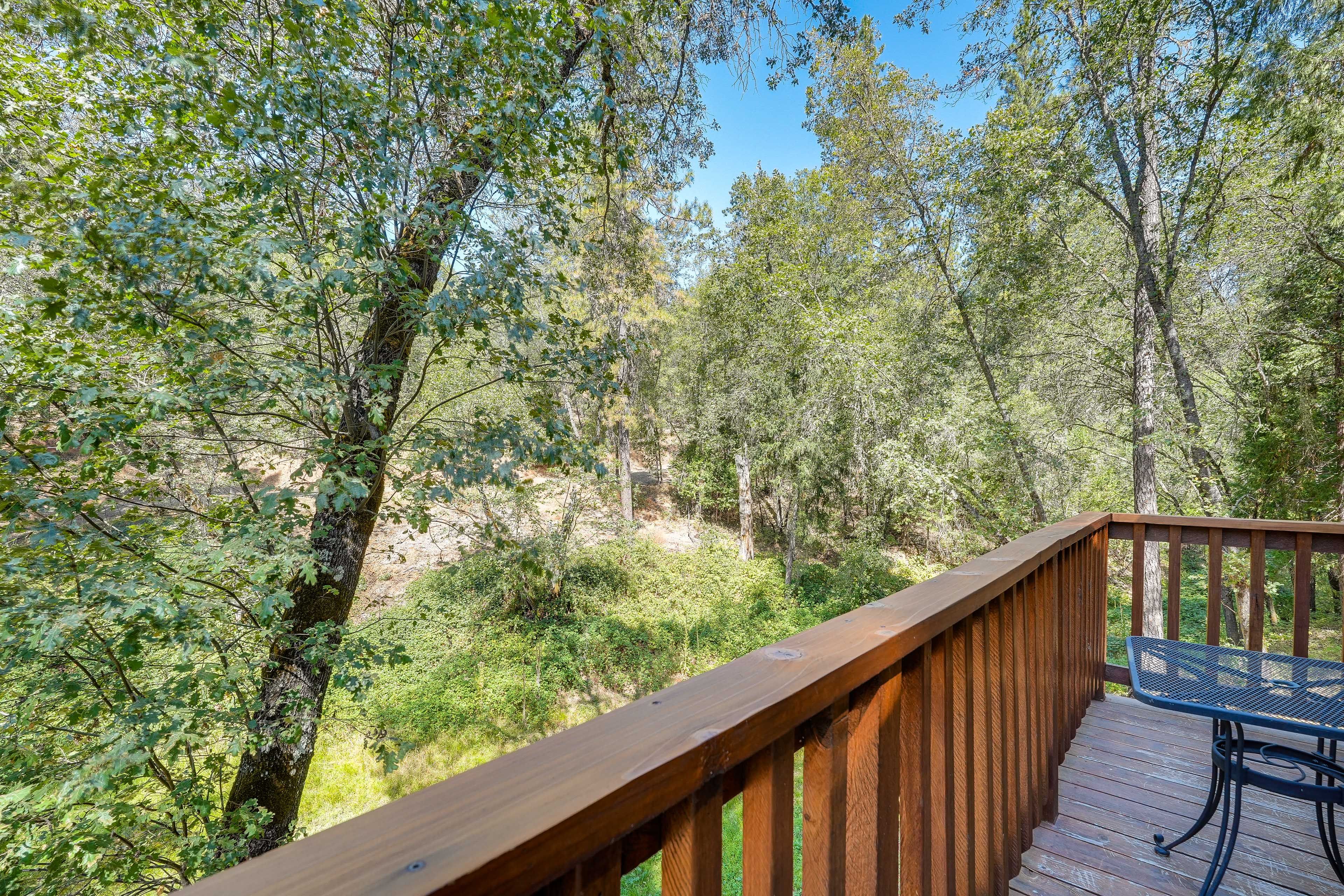 Balcony | Outdoor Seating & Dining