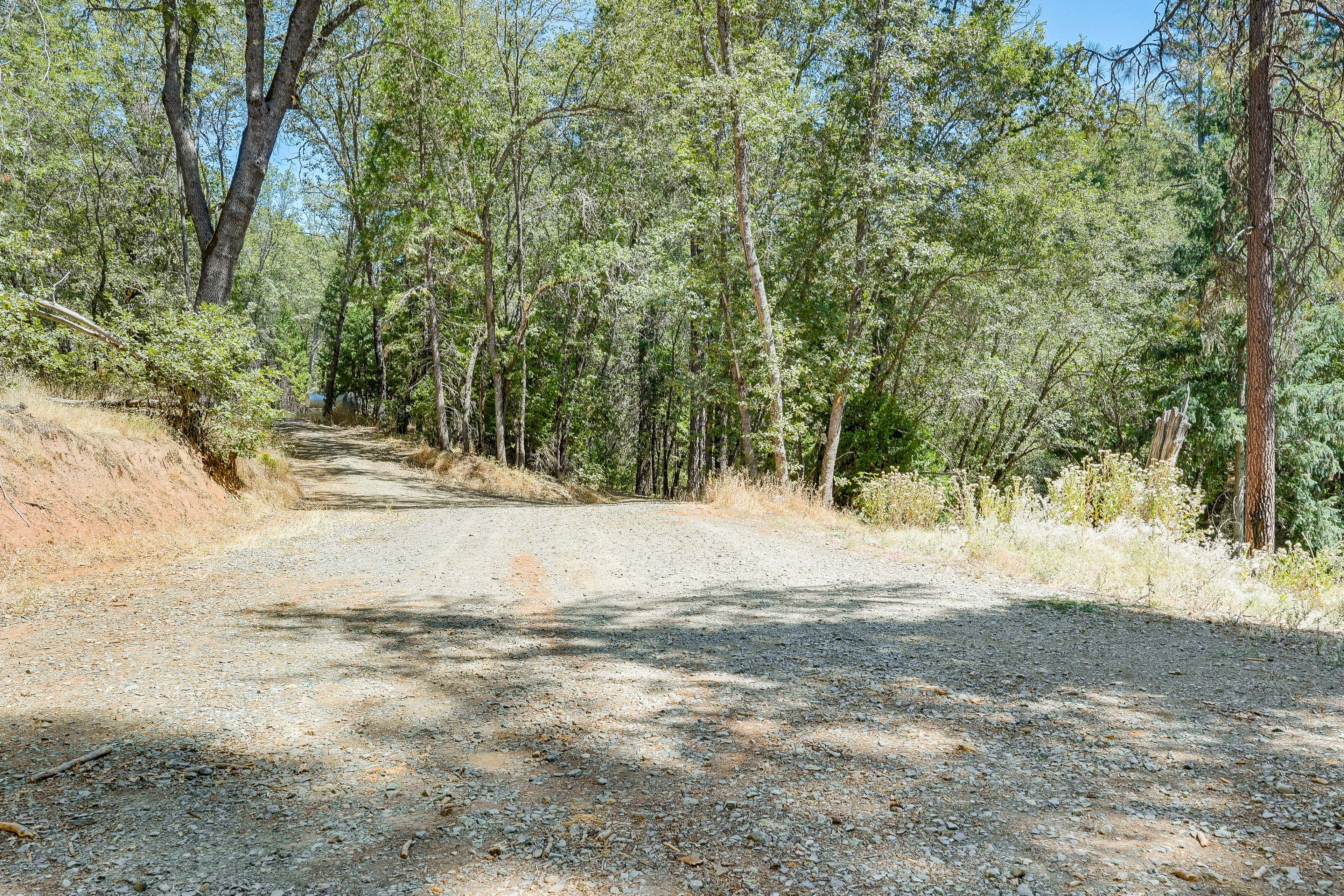 Parking | Driveway & Open Parking Area (5 Vehicles) | RV Parking Area