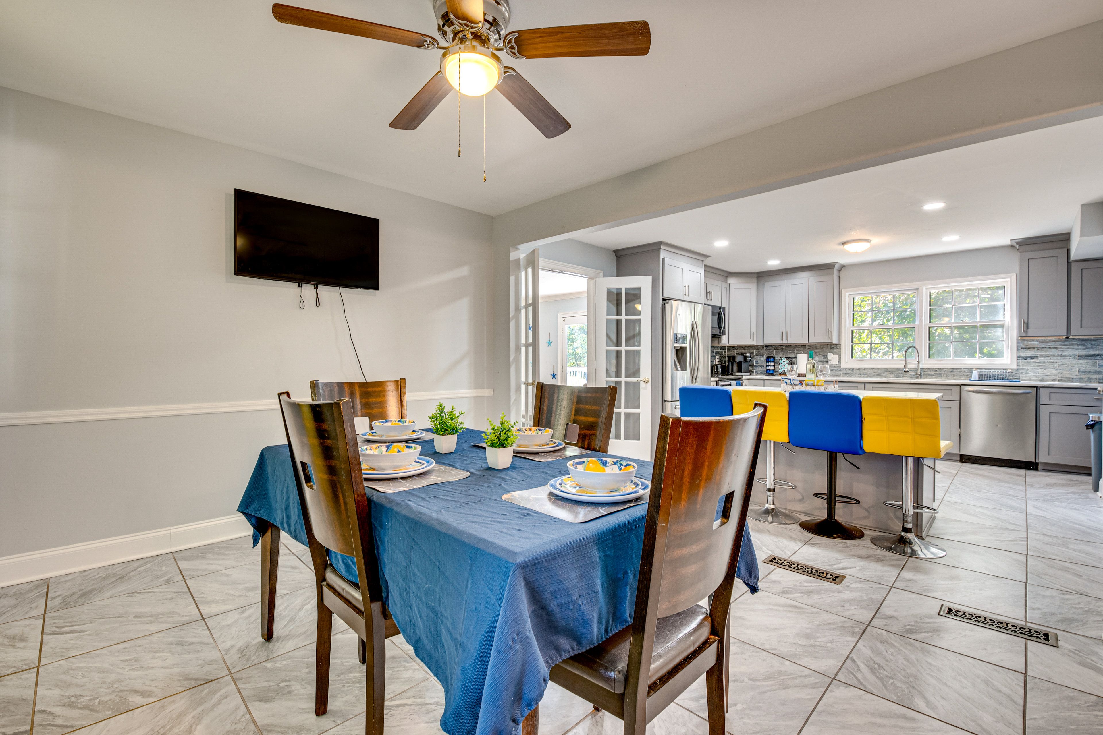 Dining Area | 1st Floor | Dishware & Flatware Provided | Smart TV
