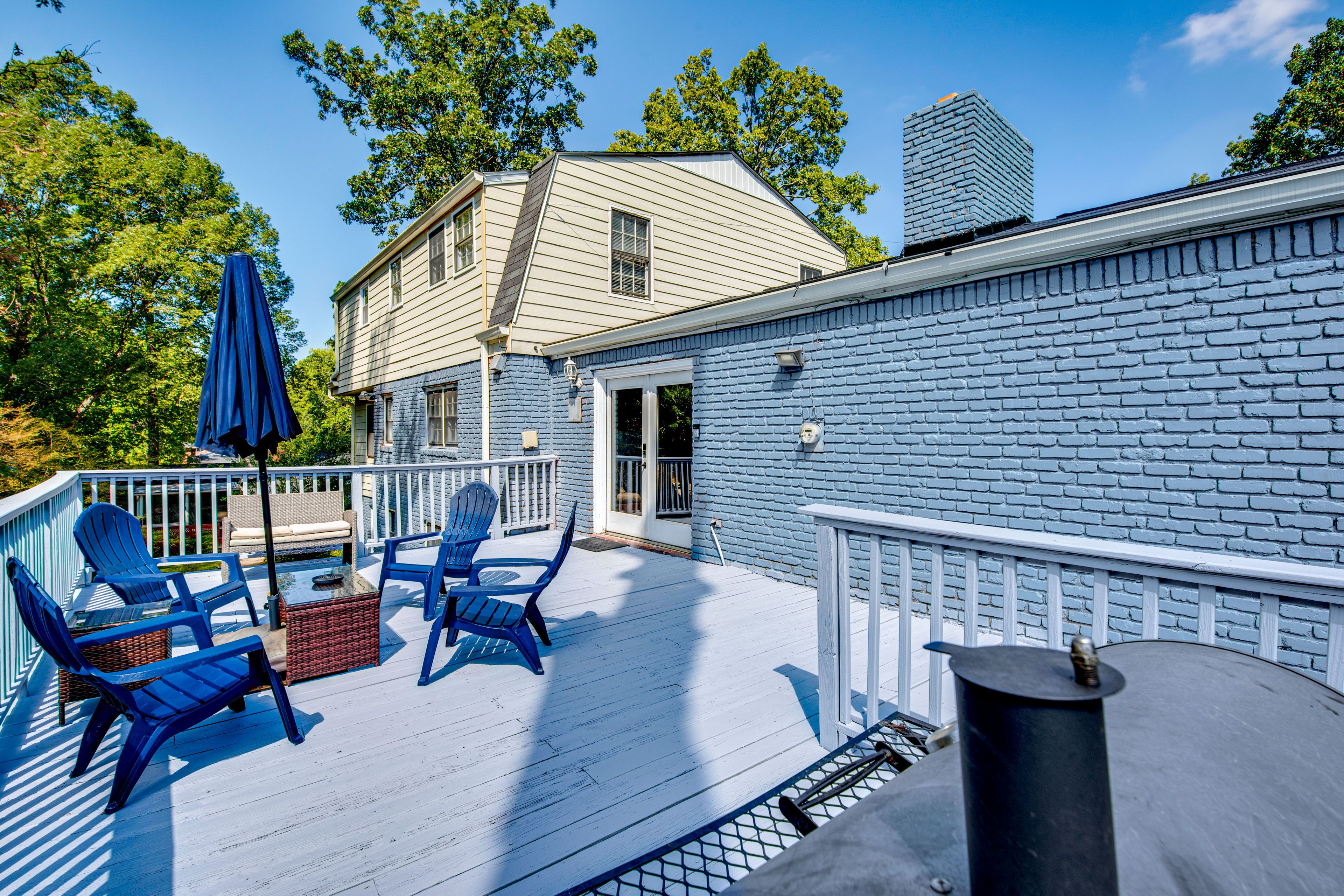 Private Deck | Self Check-In | 15 Mi to Georgia Aquarium