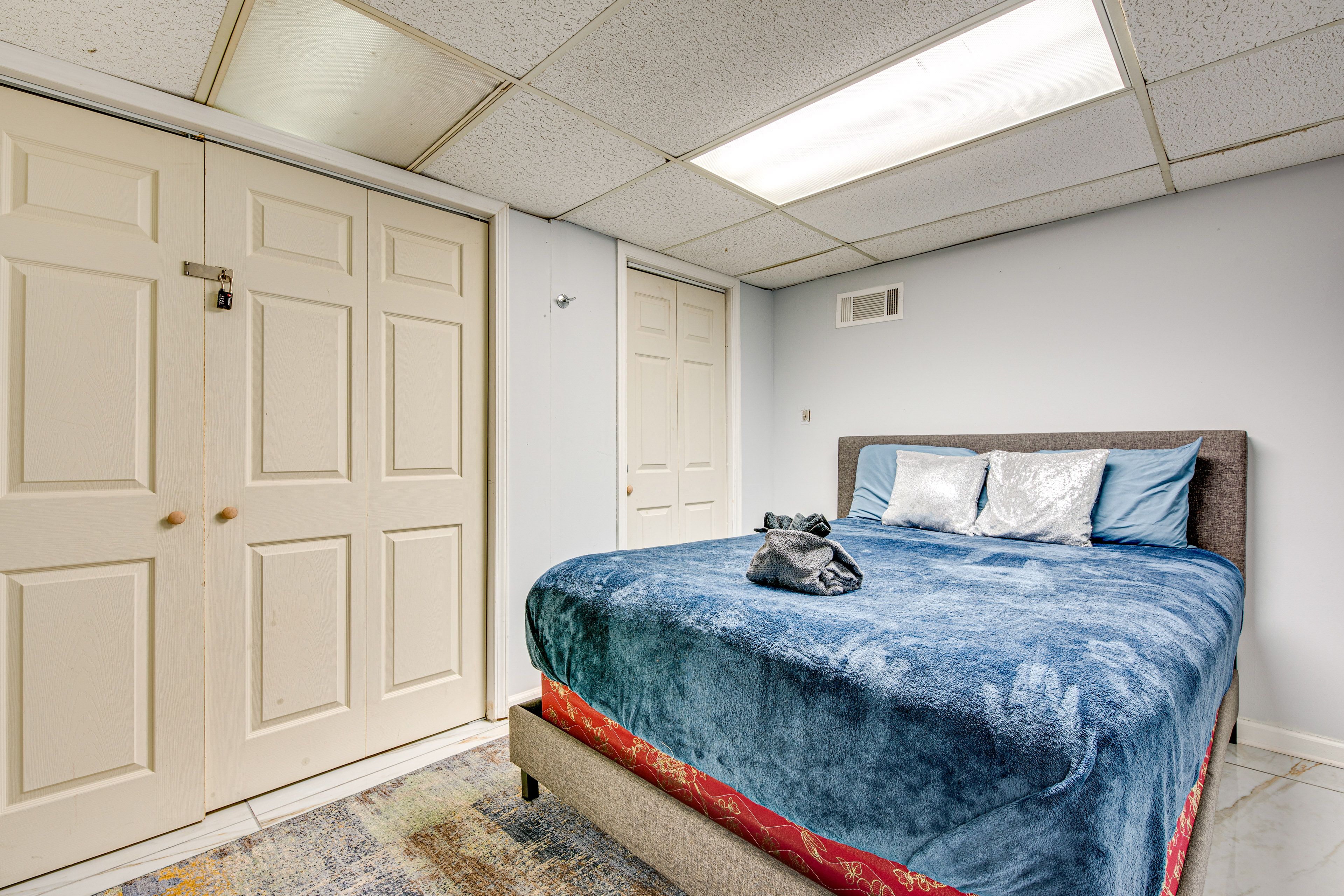 Bedroom 5 | Basement | Queen Bed | Smart TV