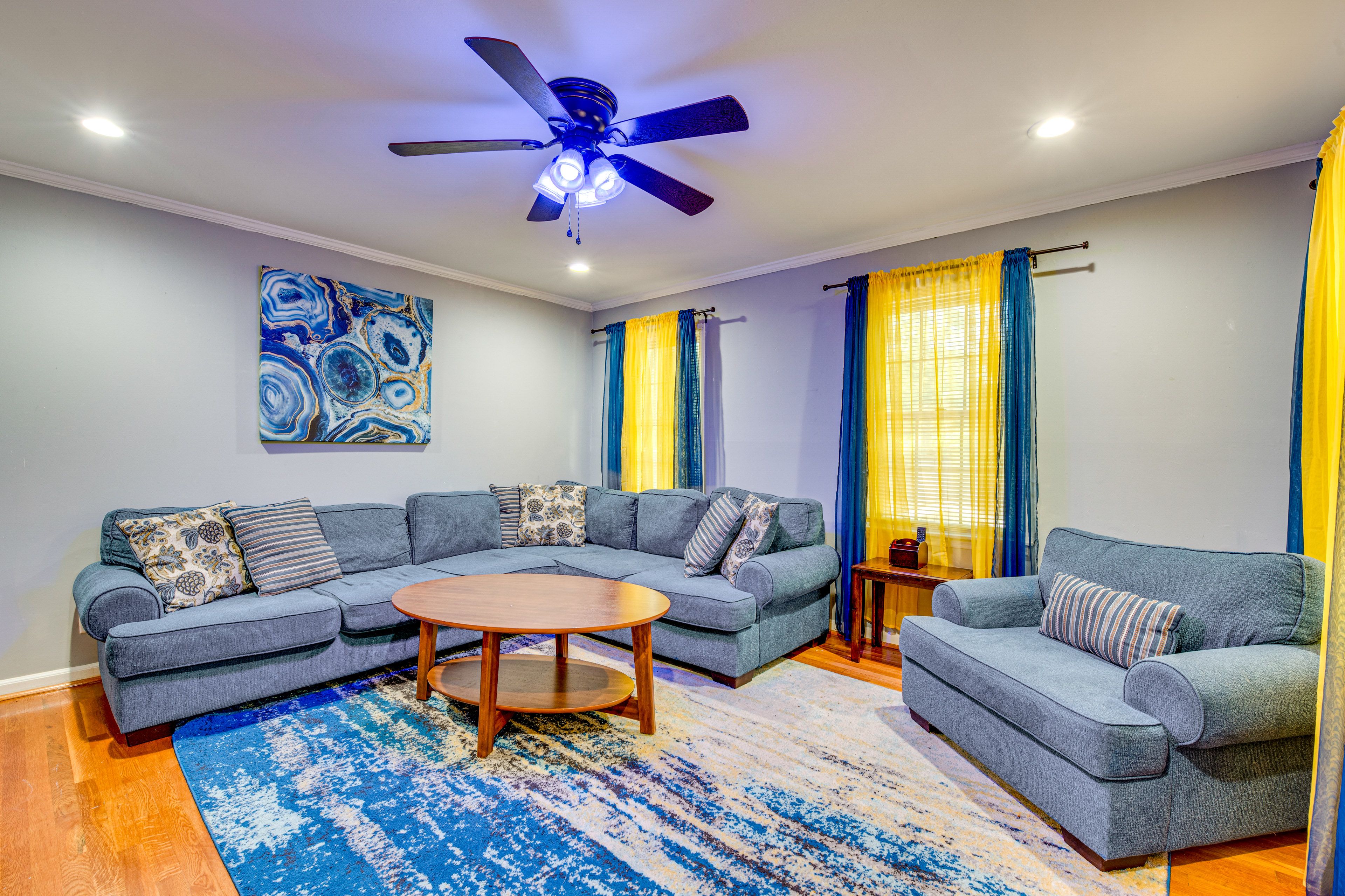 Living Room | 1st Floor | Smart TV | Free WiFi