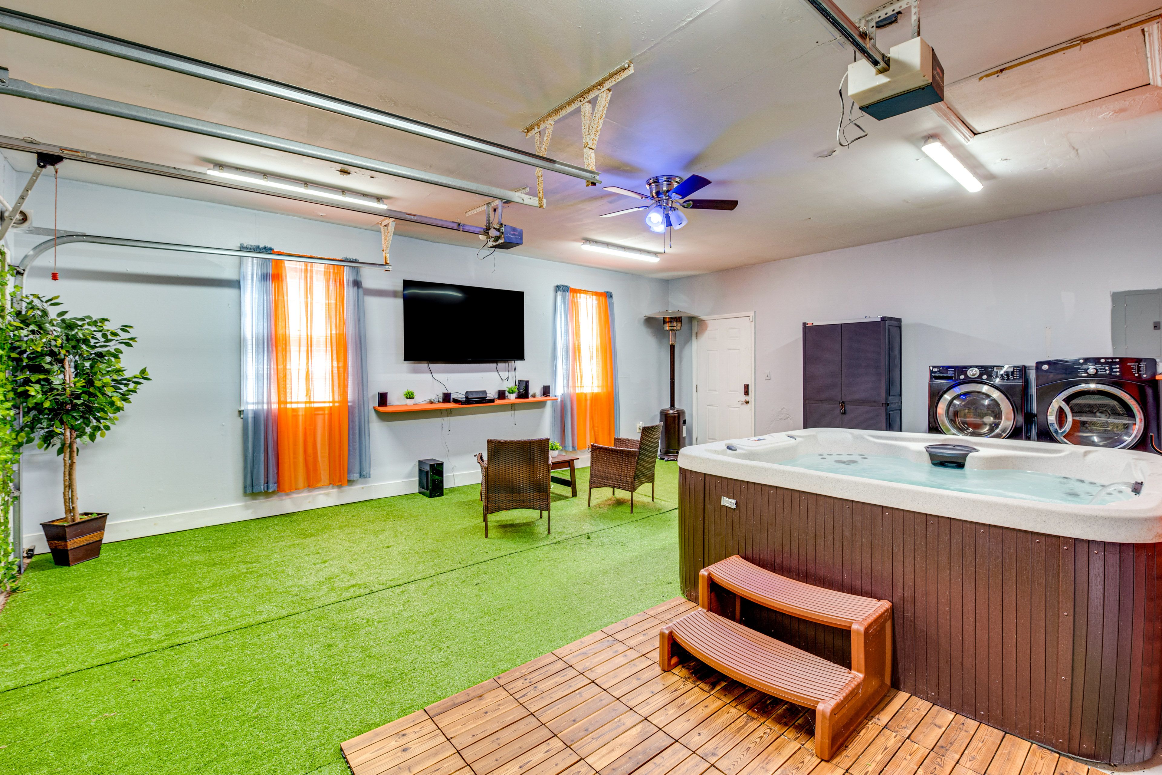 Converted Garage | 1st Floor | Hot Tub | Smart TV