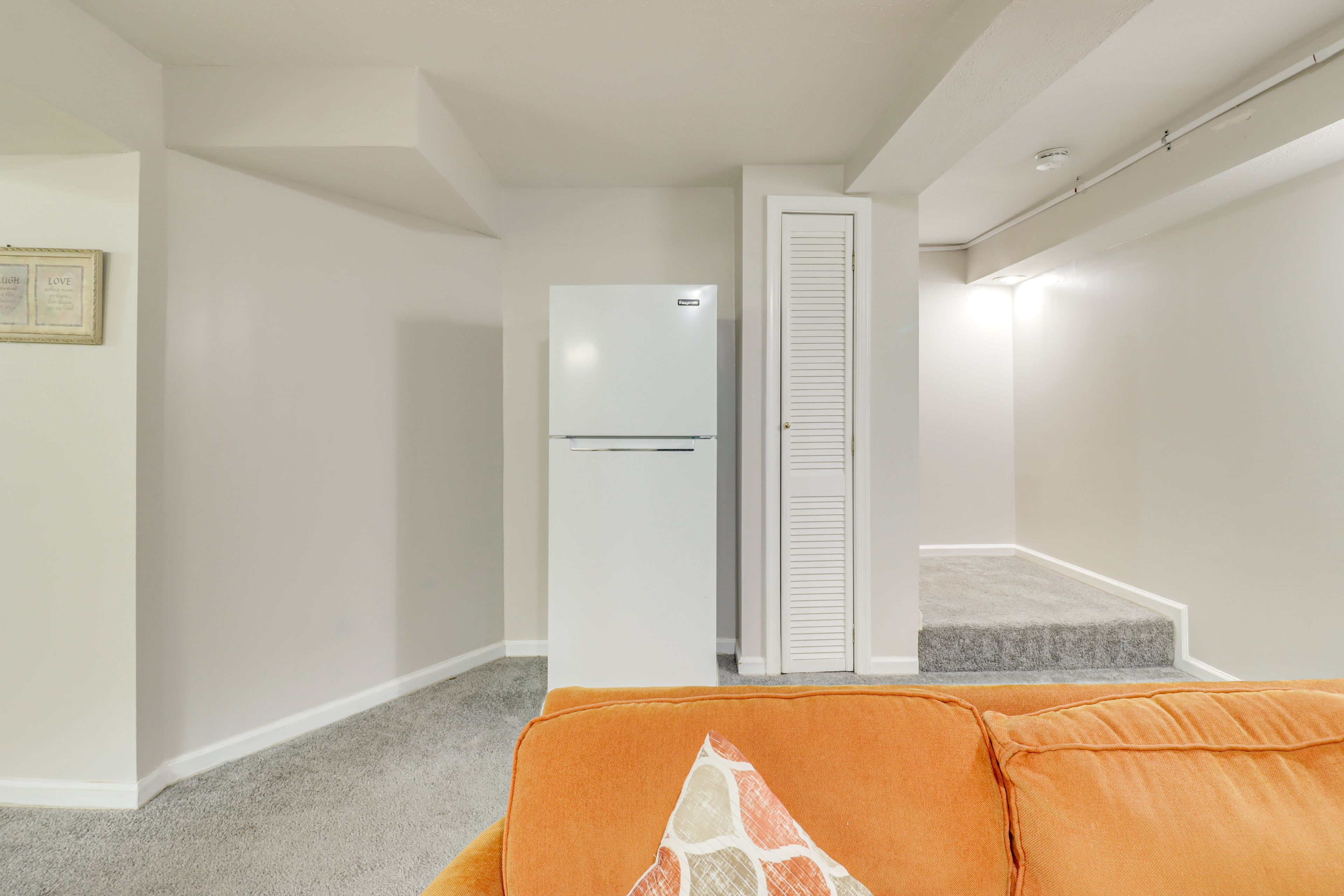 Refrigerator | 1 Interior Step Required to Access