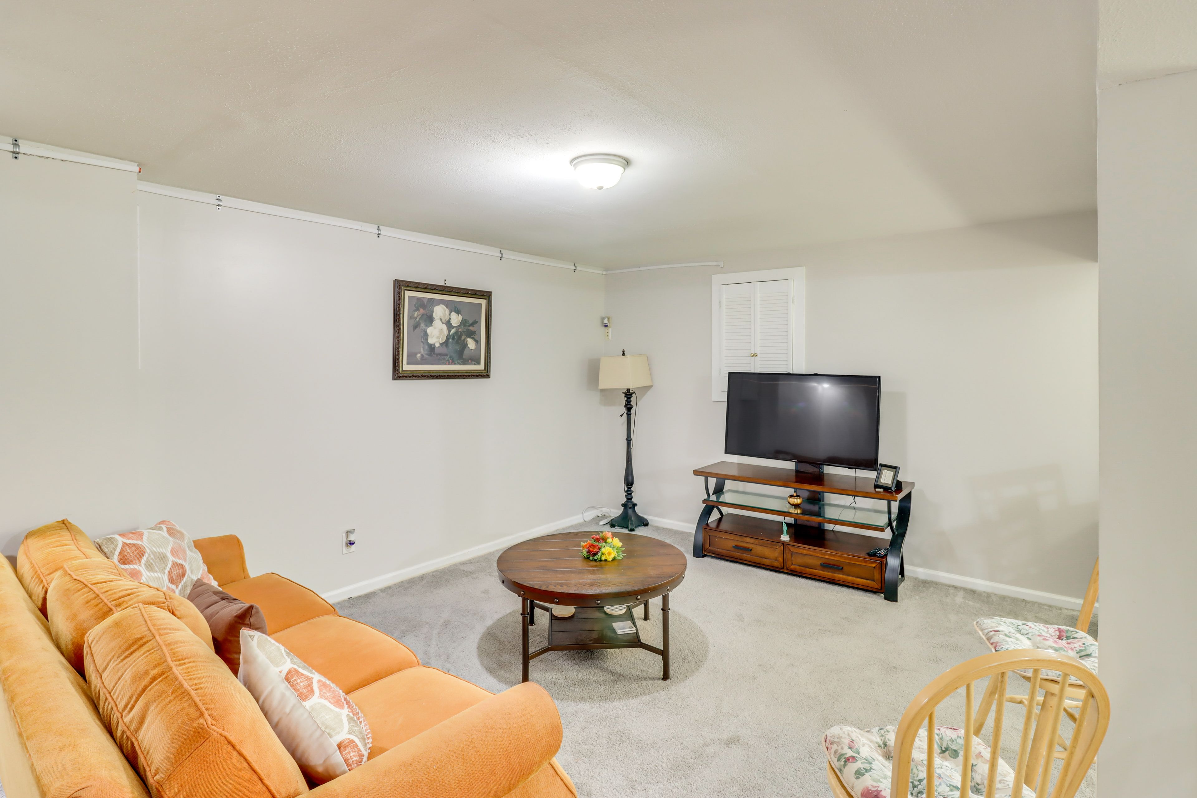 Living Room | Free WiFi | Single-Story Unit