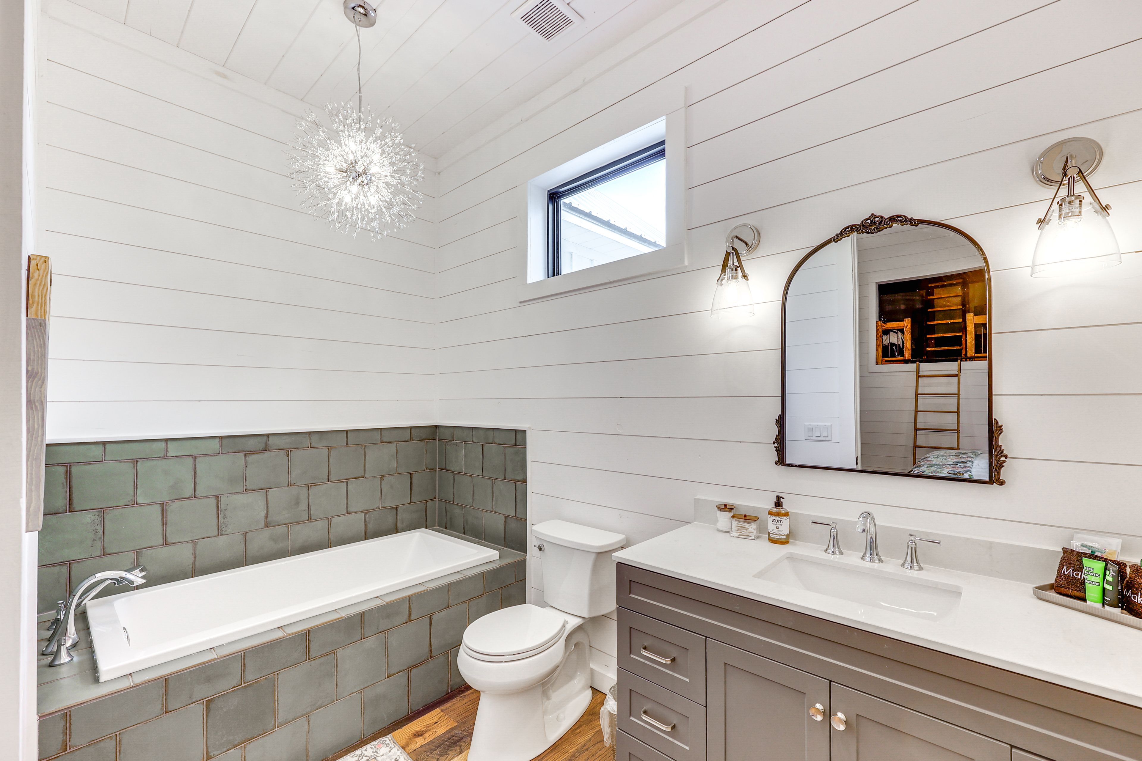 Full Bathroom | 2nd Floor