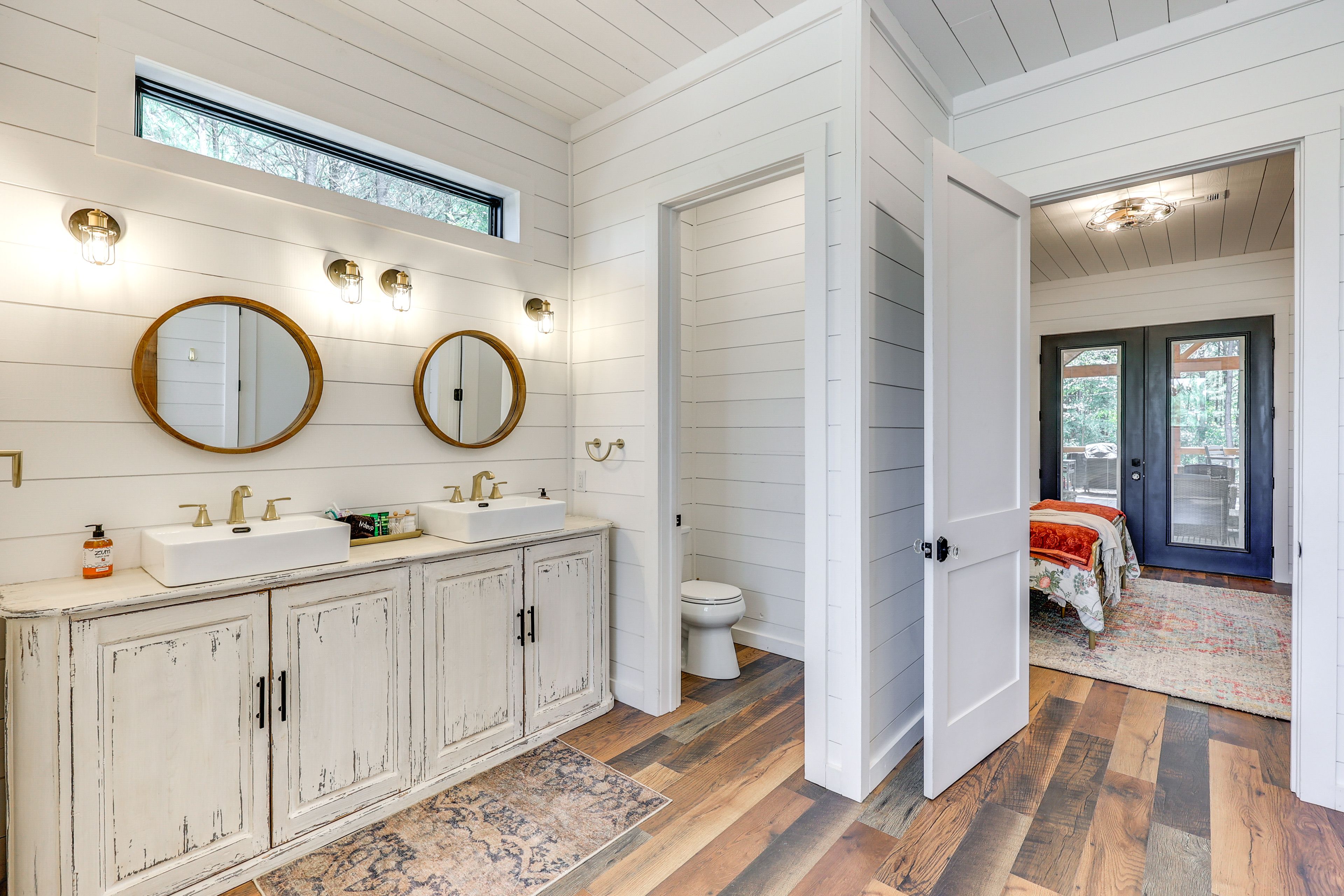 En-Suite Bathroom | Shower | Bathtub | 1st Floor