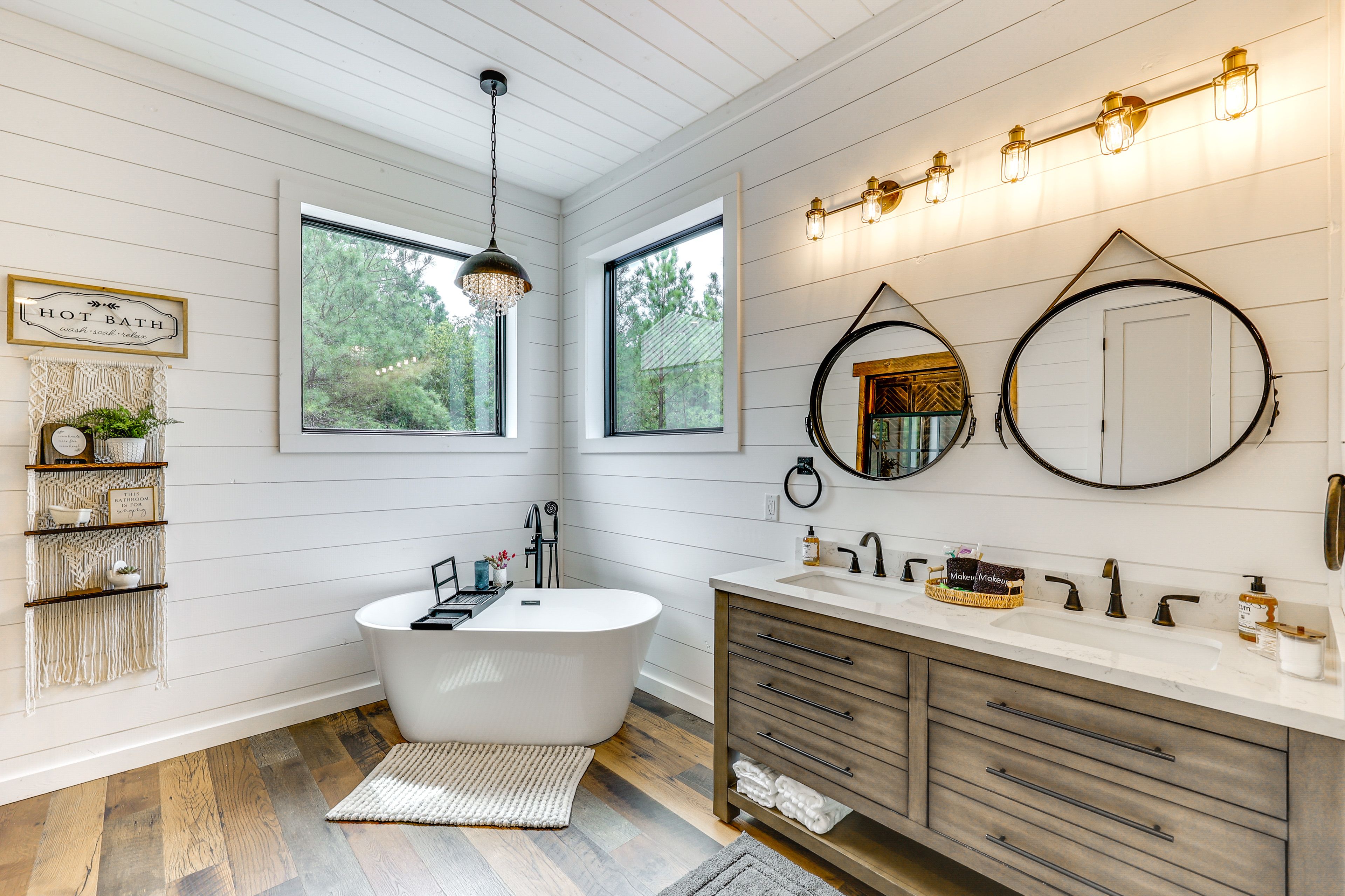 En-Suite Bathroom | Shower | Towels Provided | 2nd Floor