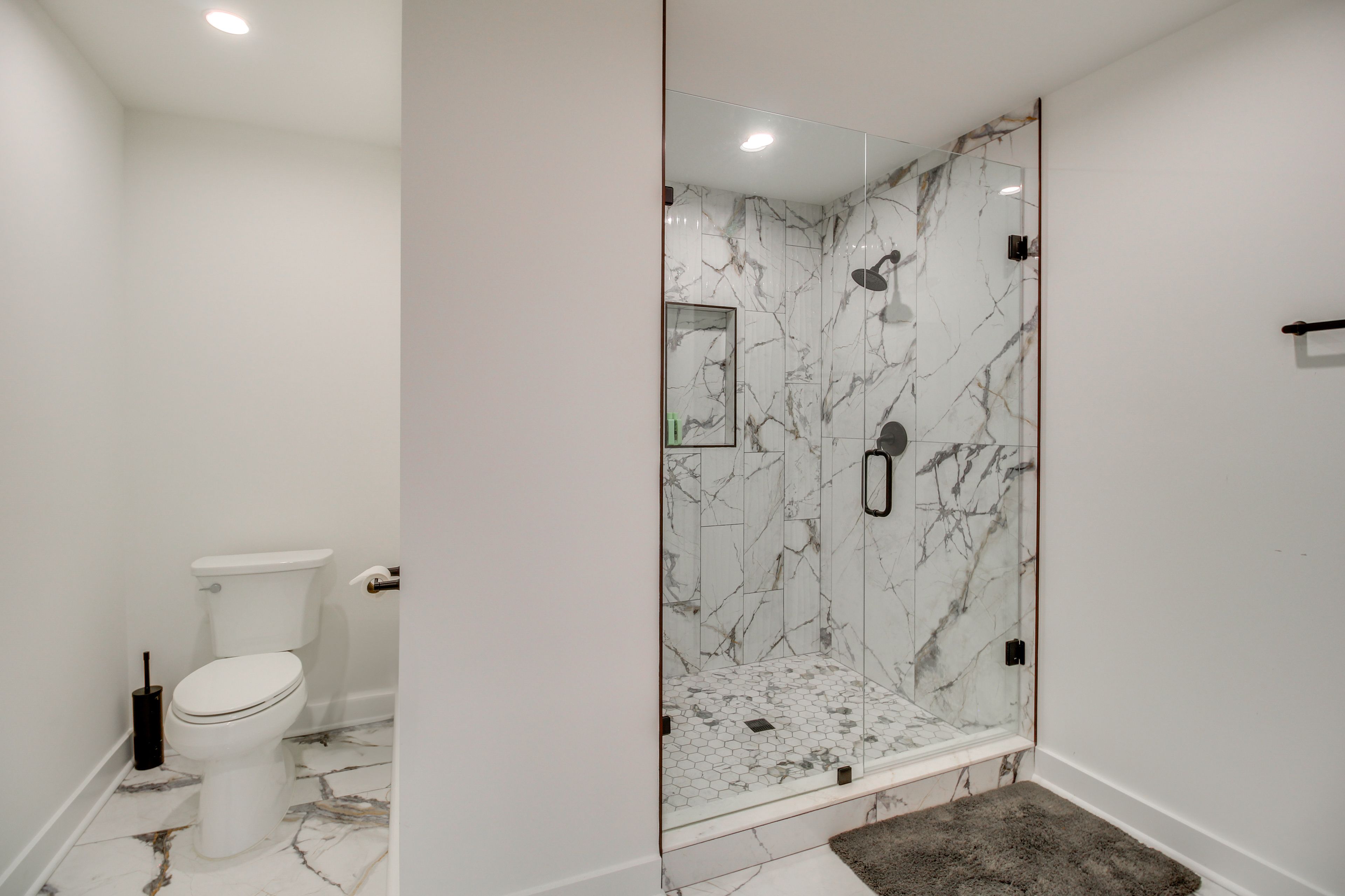 Full Bathroom | 2nd Floor