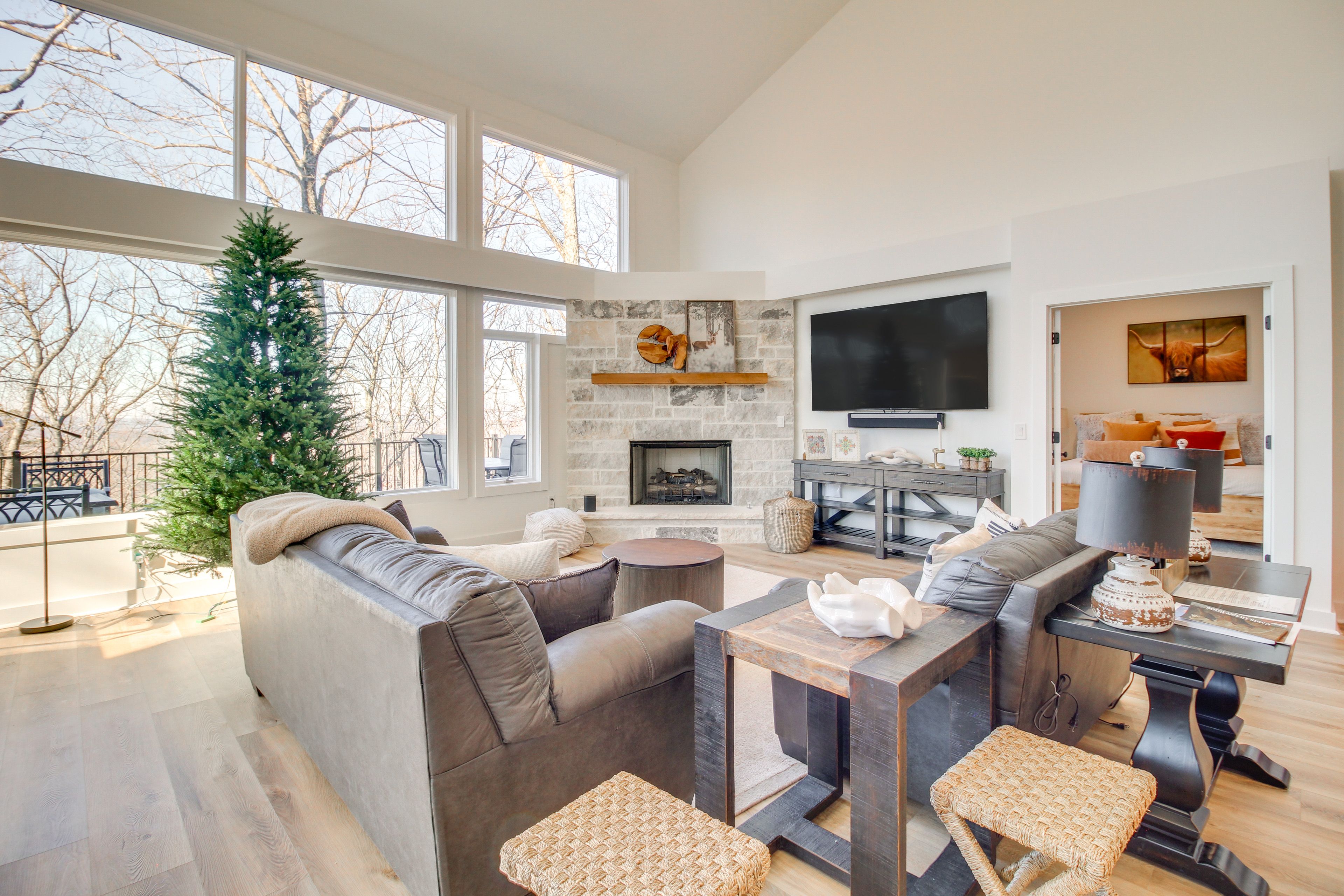 Living Room | Free WiFi | Fireplace | Smart TV | Queen Sleeper Sofa | 1st Floor