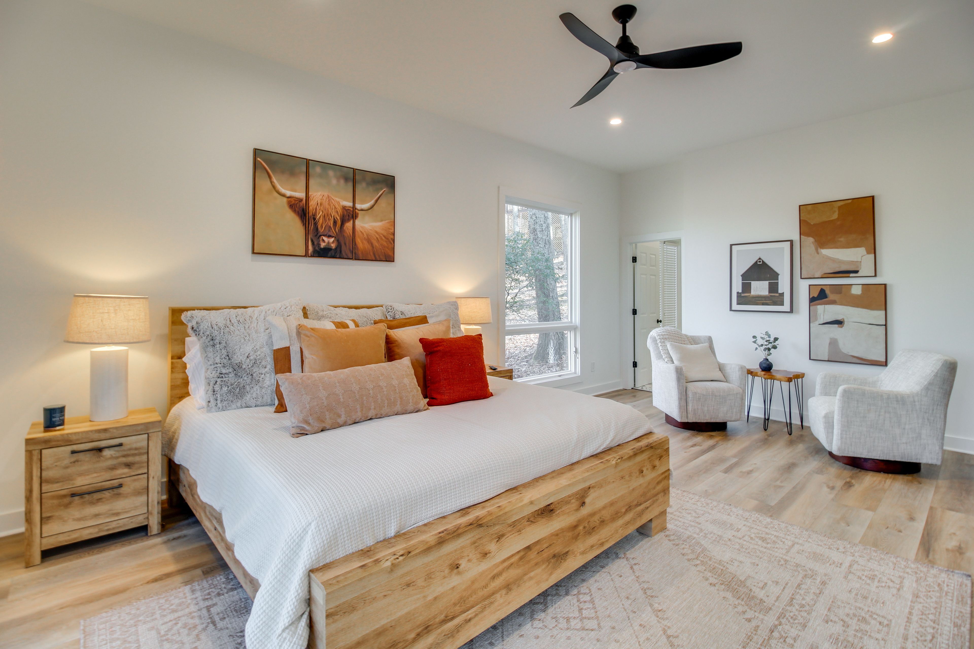 Bedroom 3 | King Bed | Walk-In Closet | 1st Floor